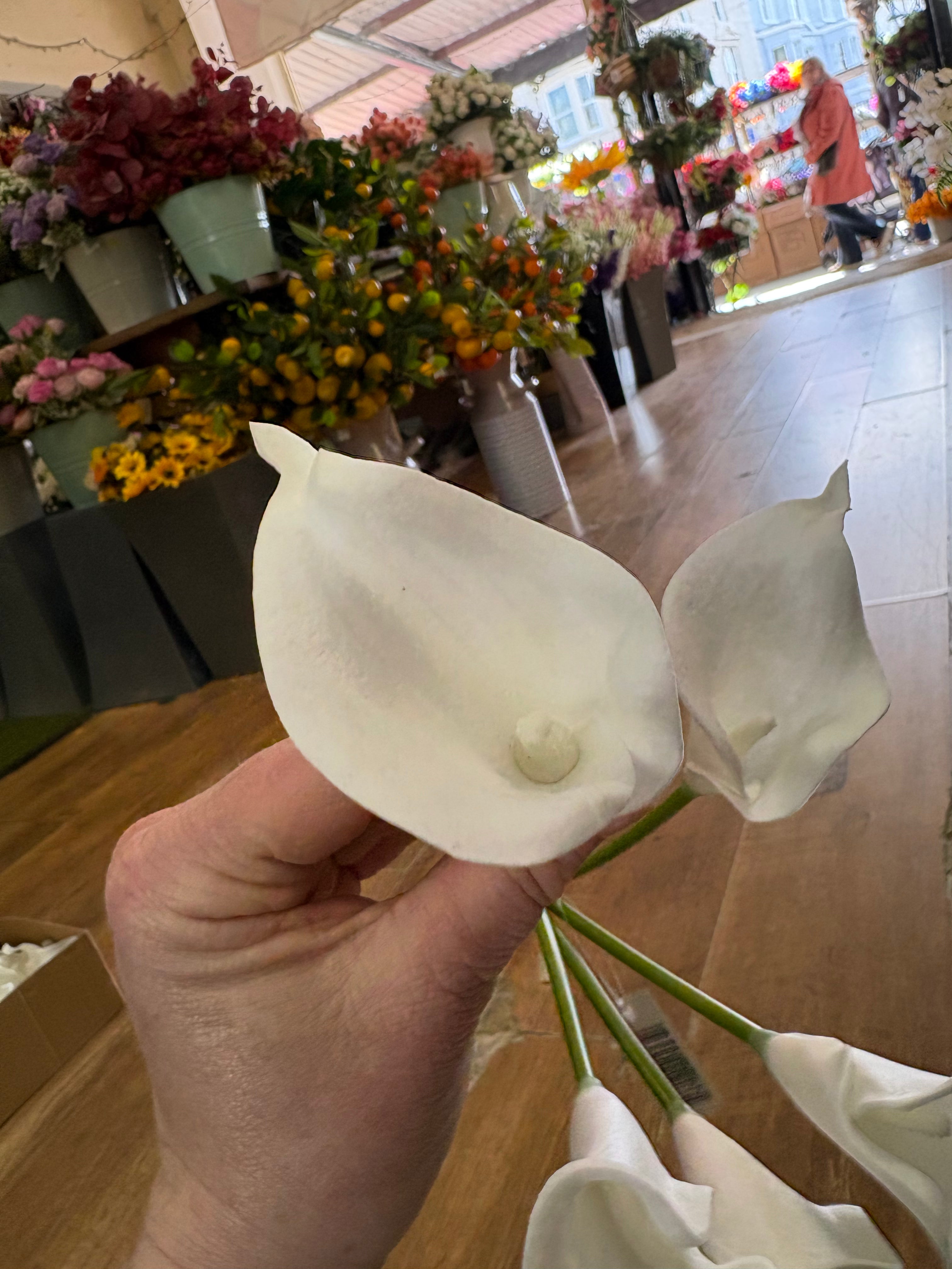 Bundle of 5 feel real white calla Lillie’s