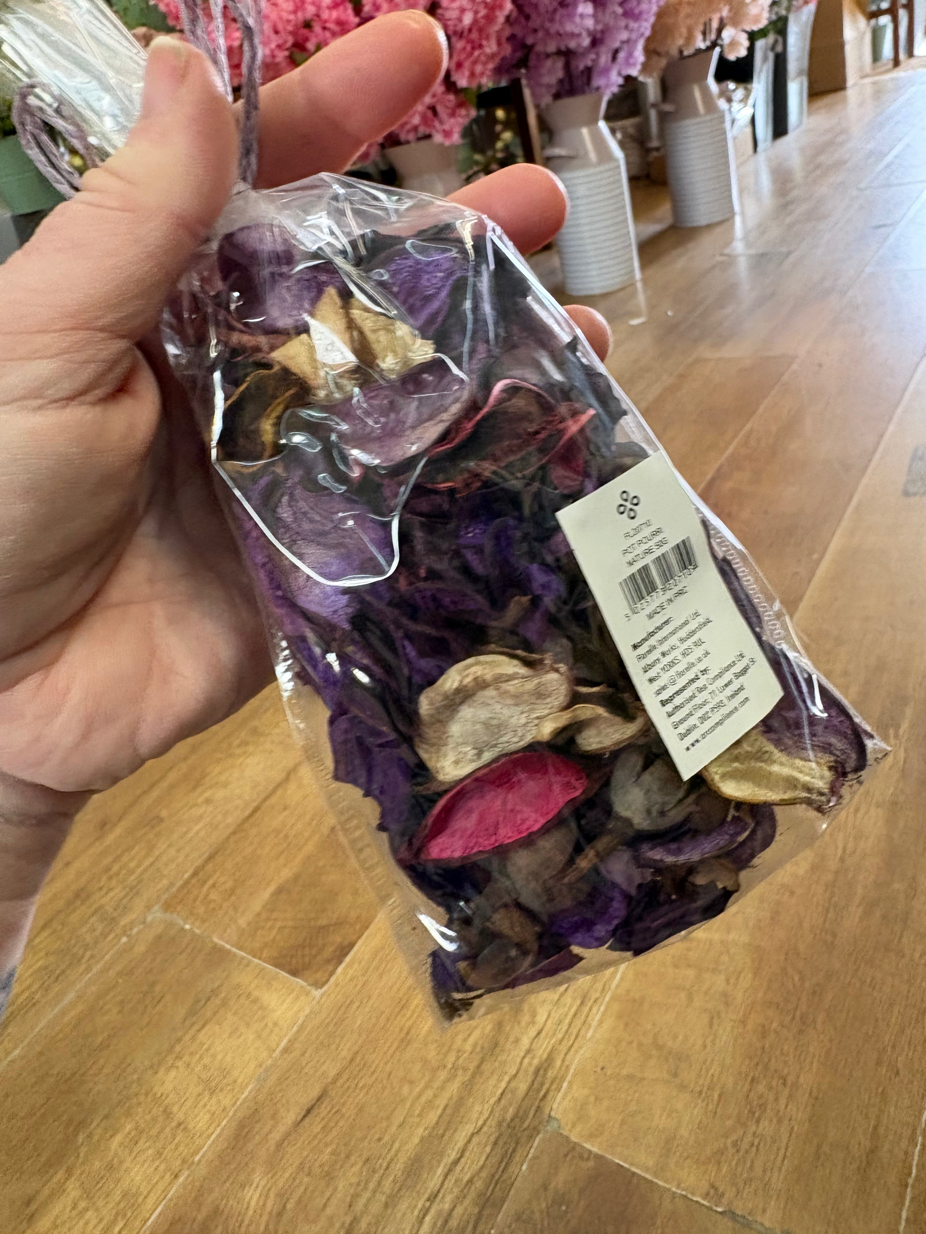 50g bag of pot pourri - 4 scents available