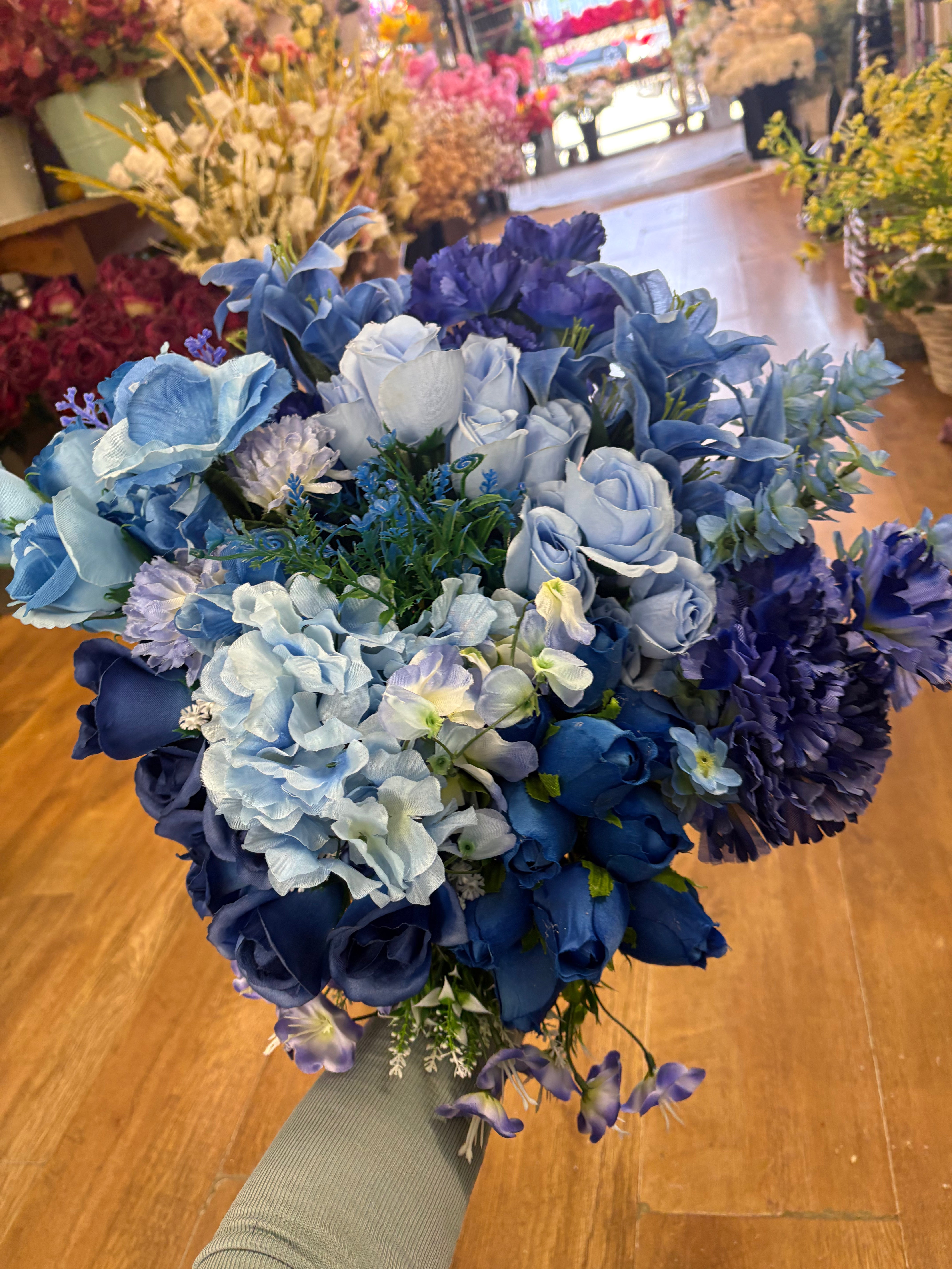 Box 4 - 20 bunches of flowers/foliage