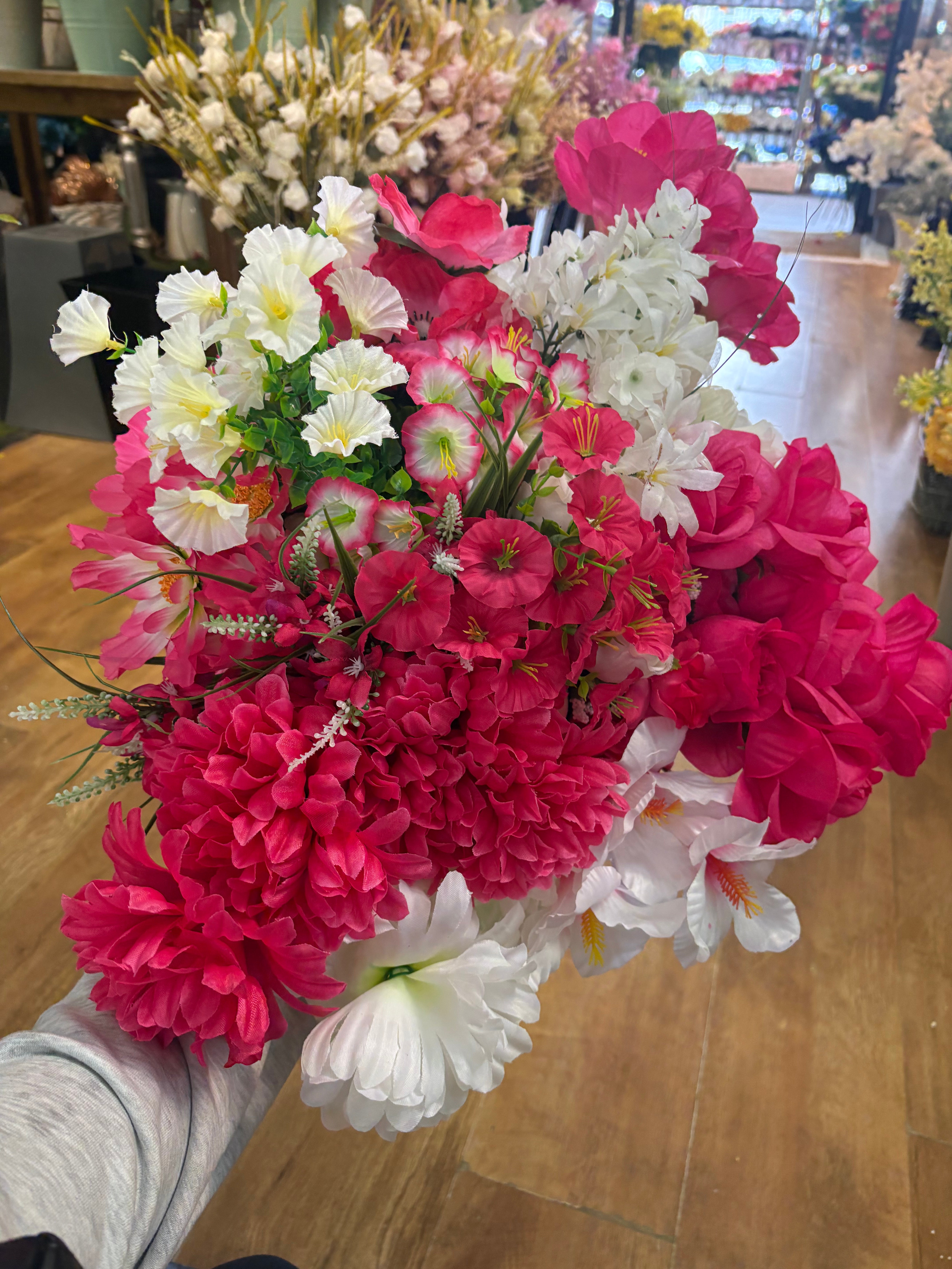 Box 8 - 20 bunches of flowers/foliage