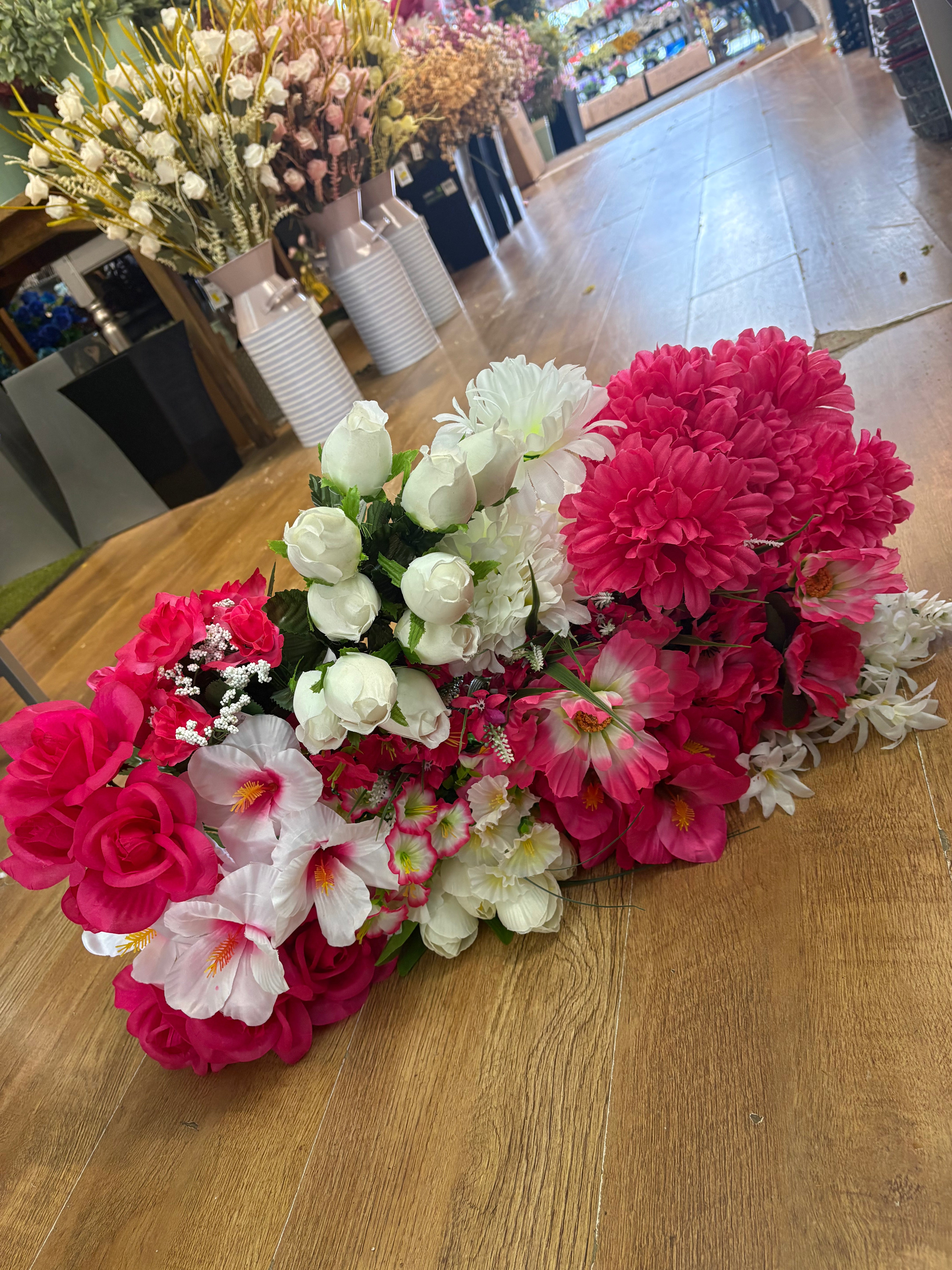 Box 8 - 20 bunches of flowers/foliage