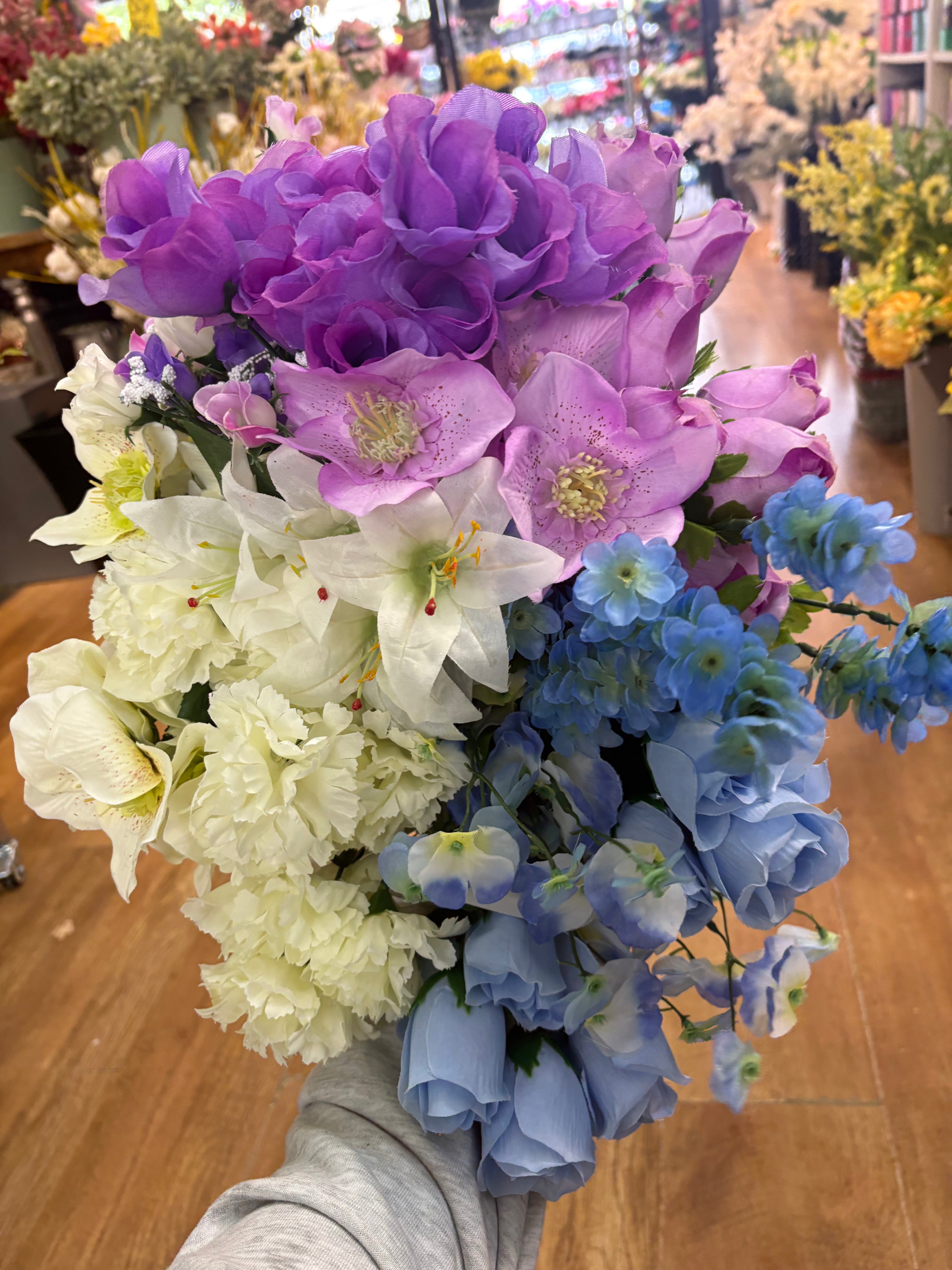 Box 12 - 20 bunches of flowers/foliage