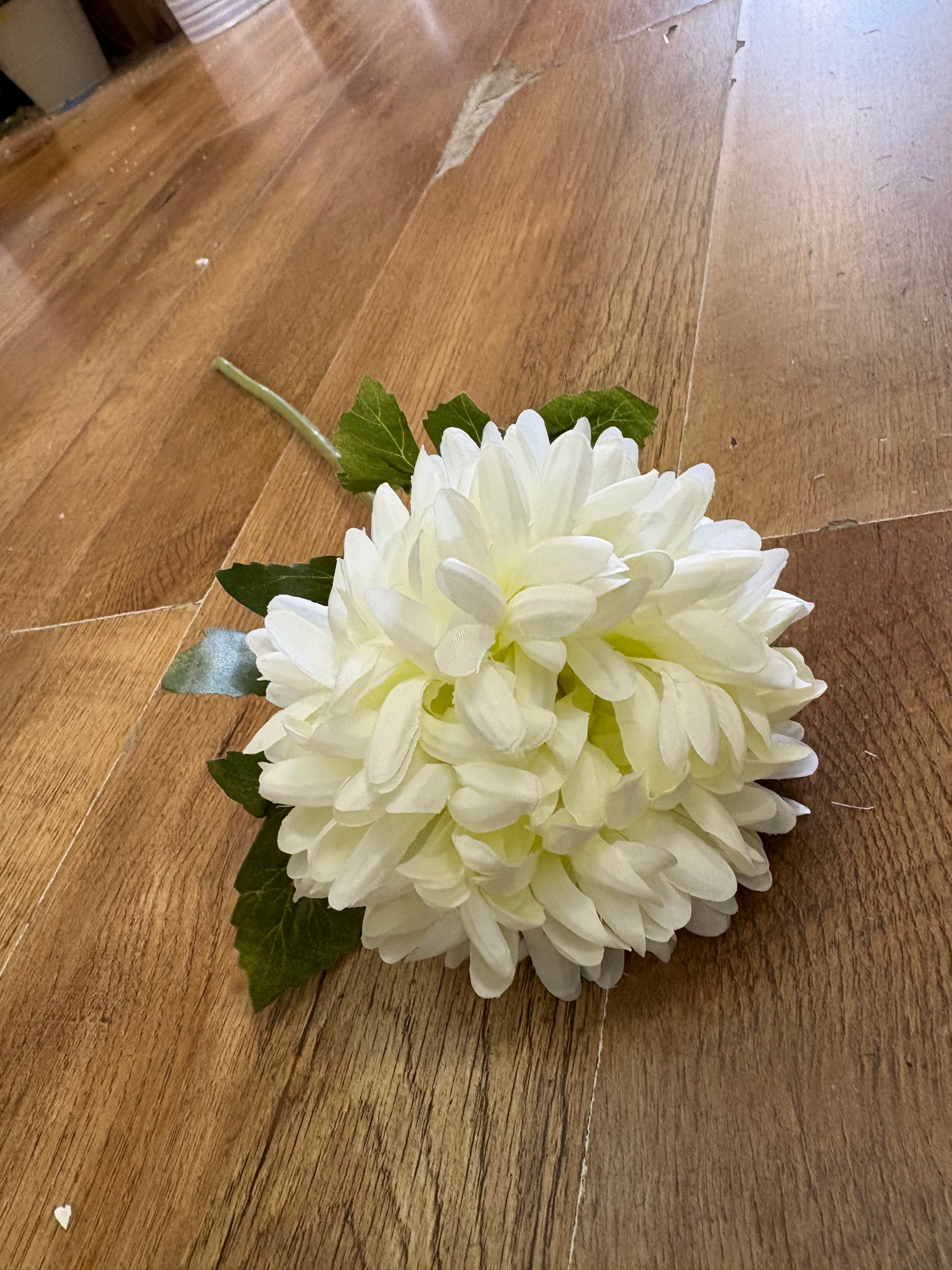Mid length cream Pom Pom flower