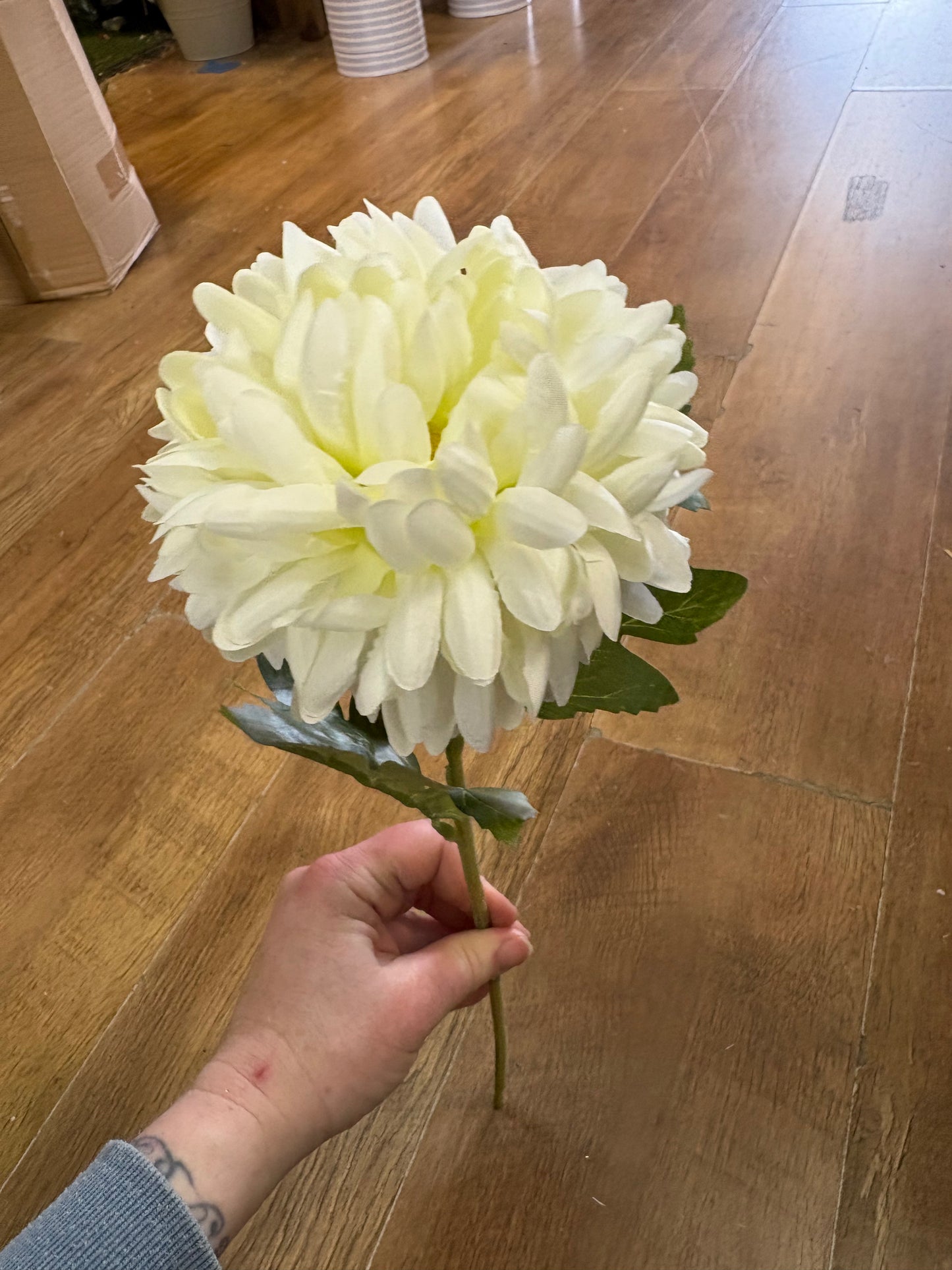Mid length cream Pom Pom flower