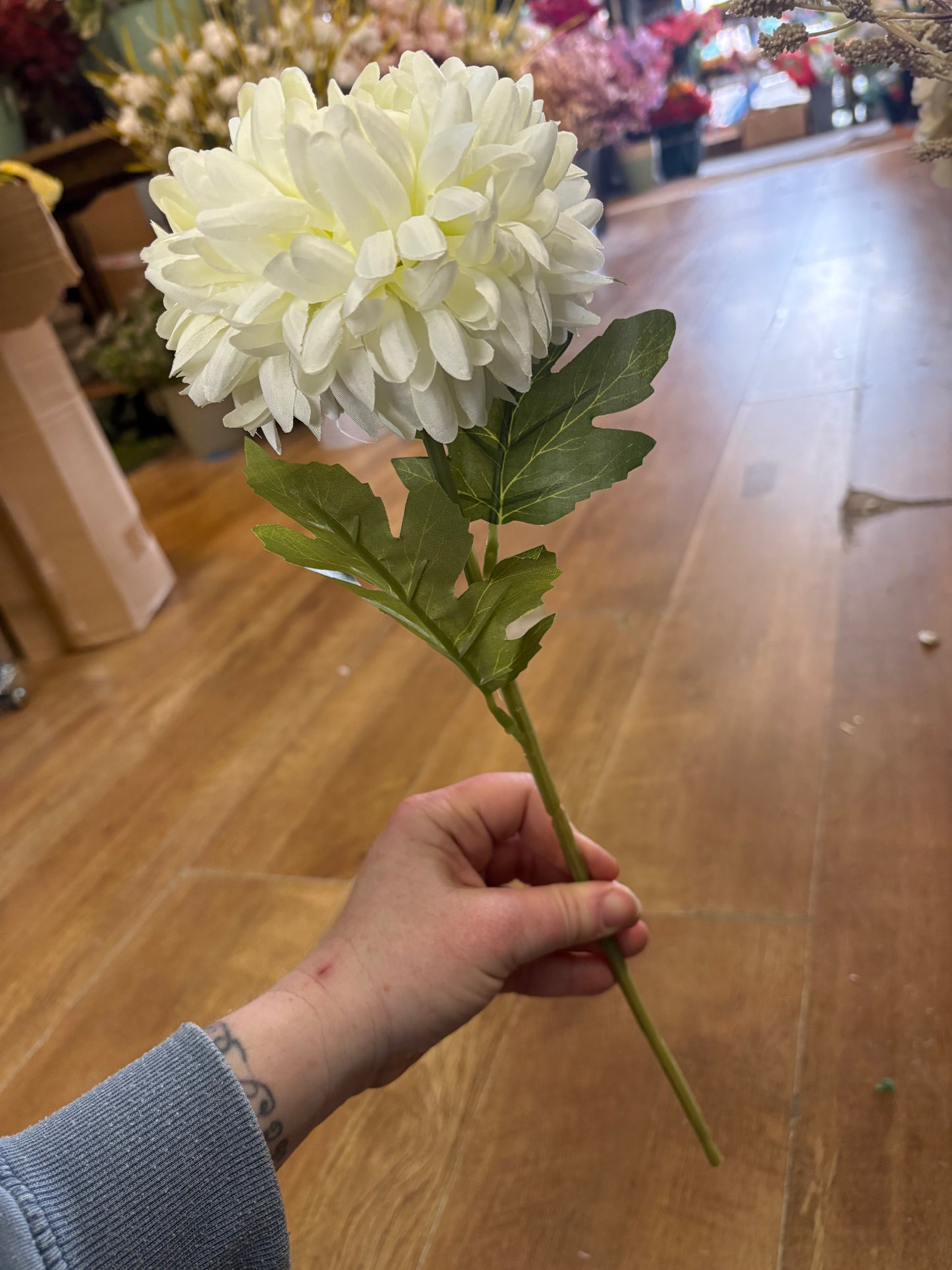 Mid length cream Pom Pom flower
