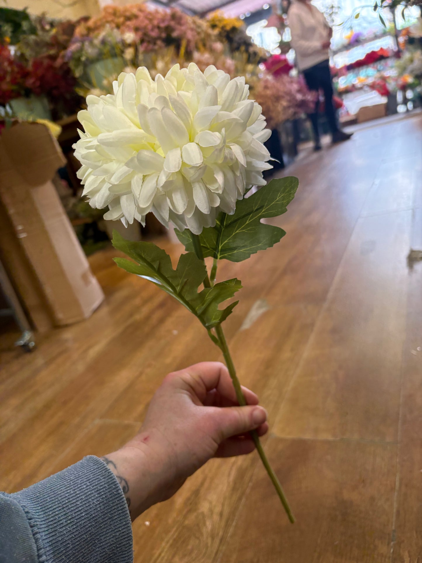 Mid length cream Pom Pom flower