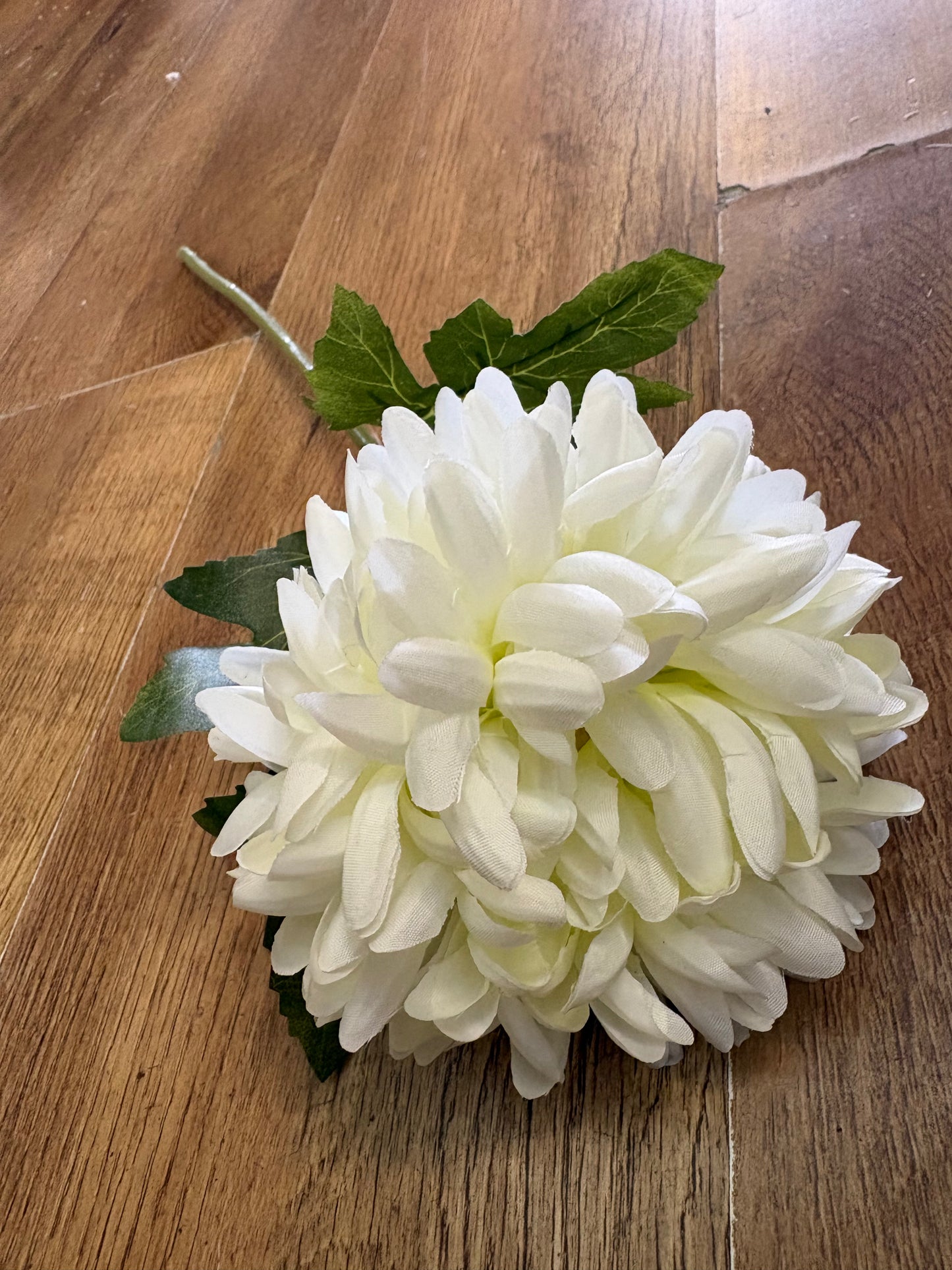 Mid length cream Pom Pom flower