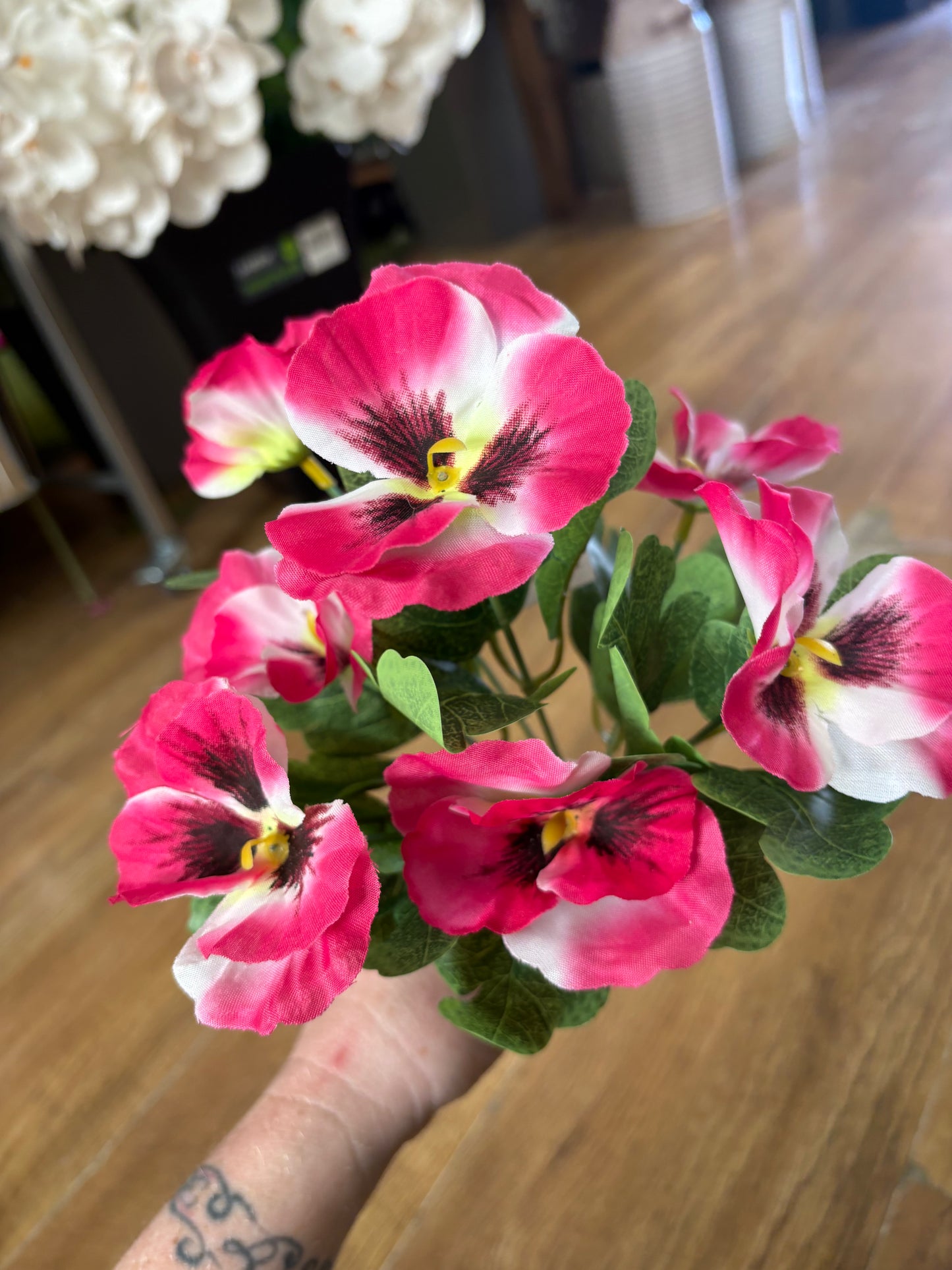 Pansy bunch - 2 colours available