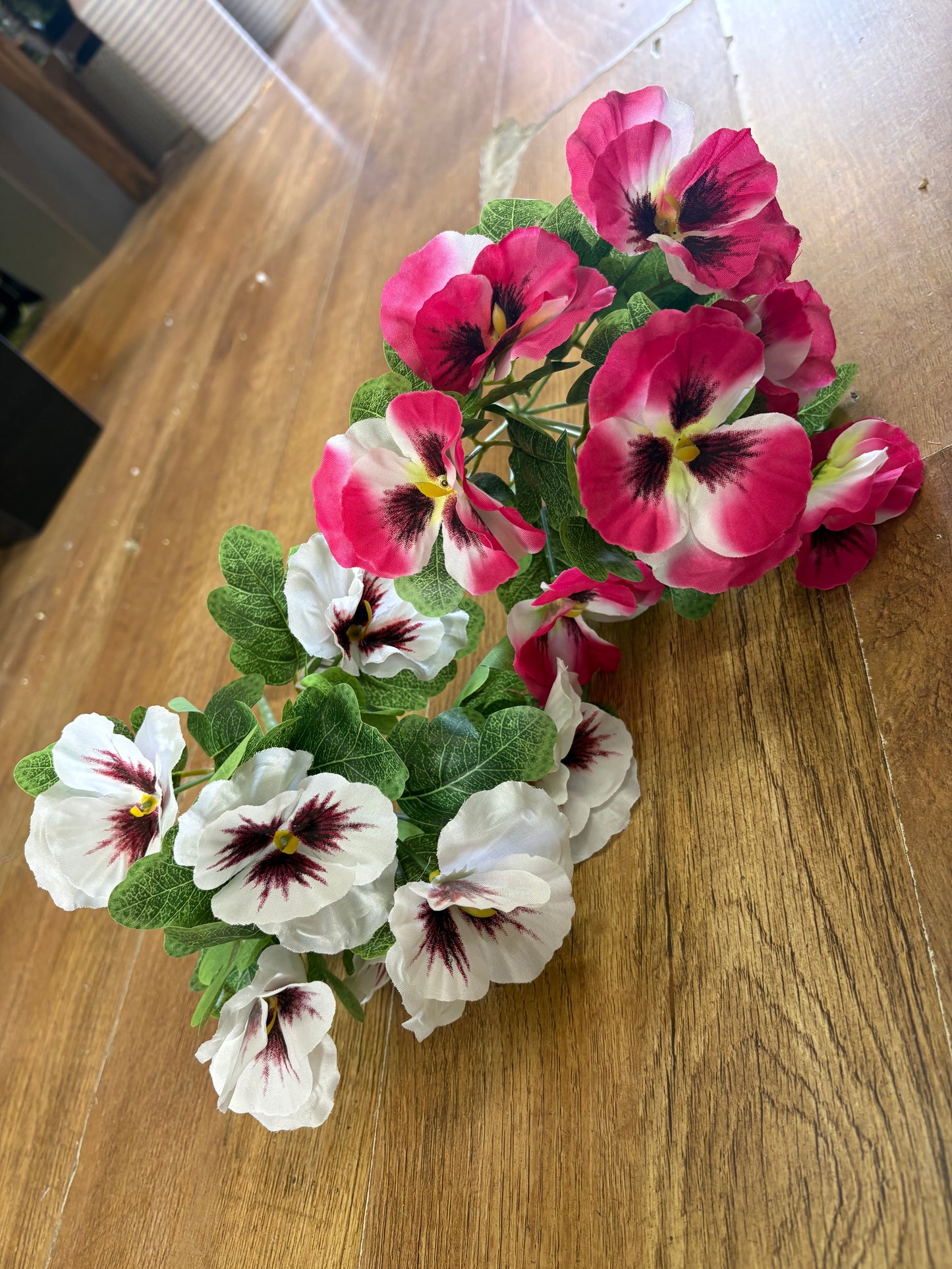 Pansy bunch - 2 colours available