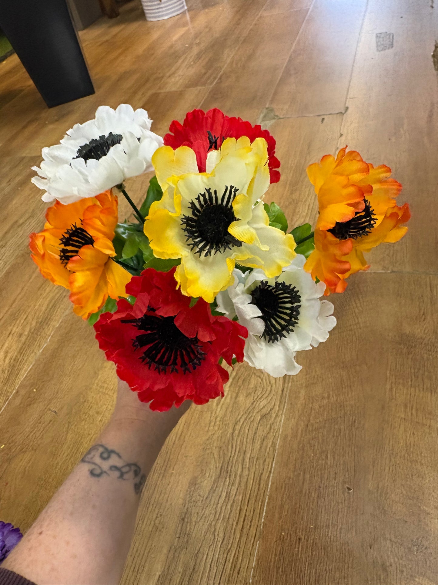 Anemone bunch - 3 colours available