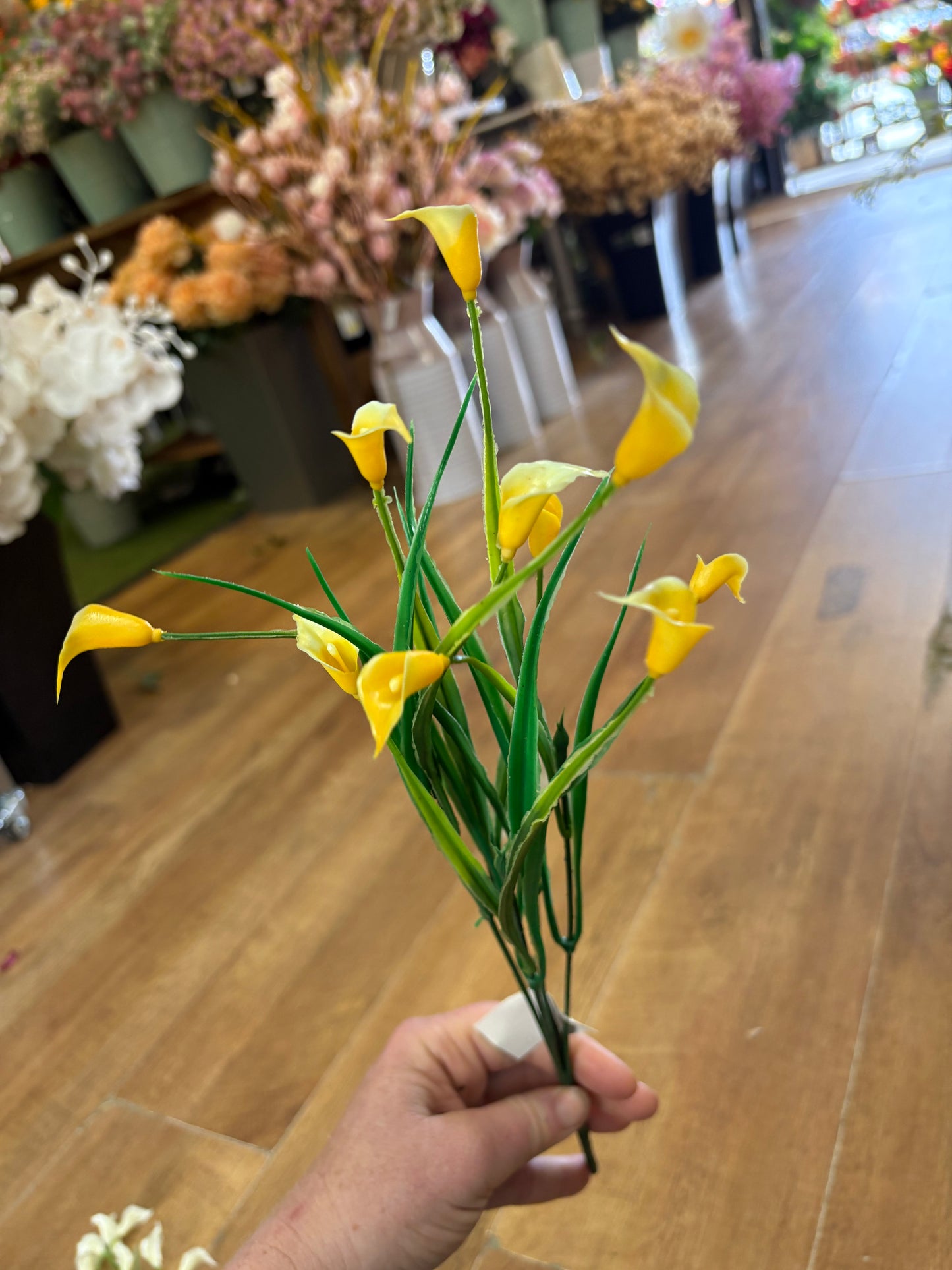 Plastic calla lily filler - 4 colours available