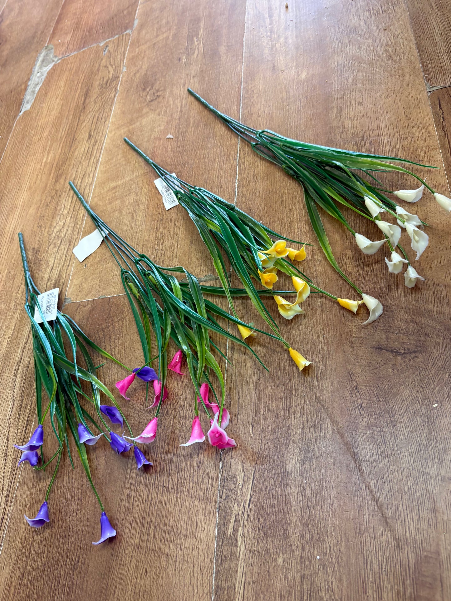 Plastic calla lily filler - 4 colours available