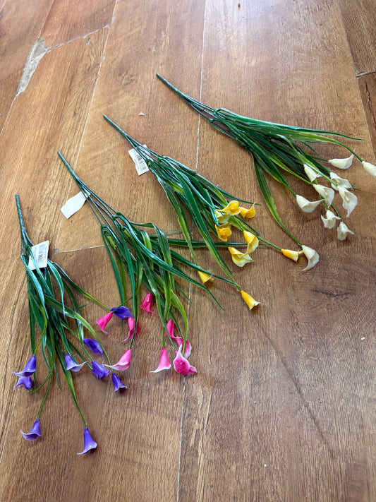 Plastic calla lily filler - 4 colours available