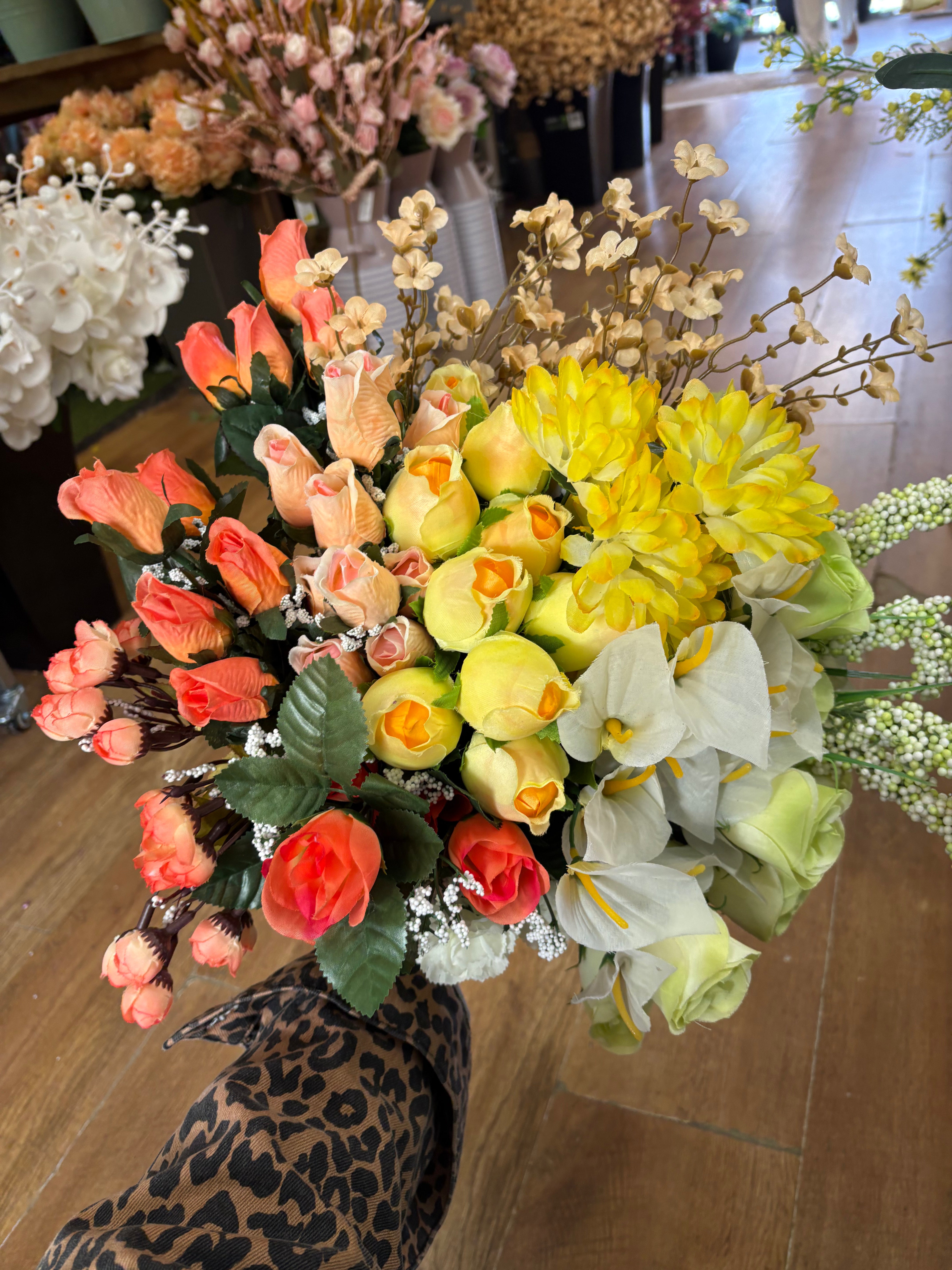 Box 9 - 20 bunches of flowers/foliage