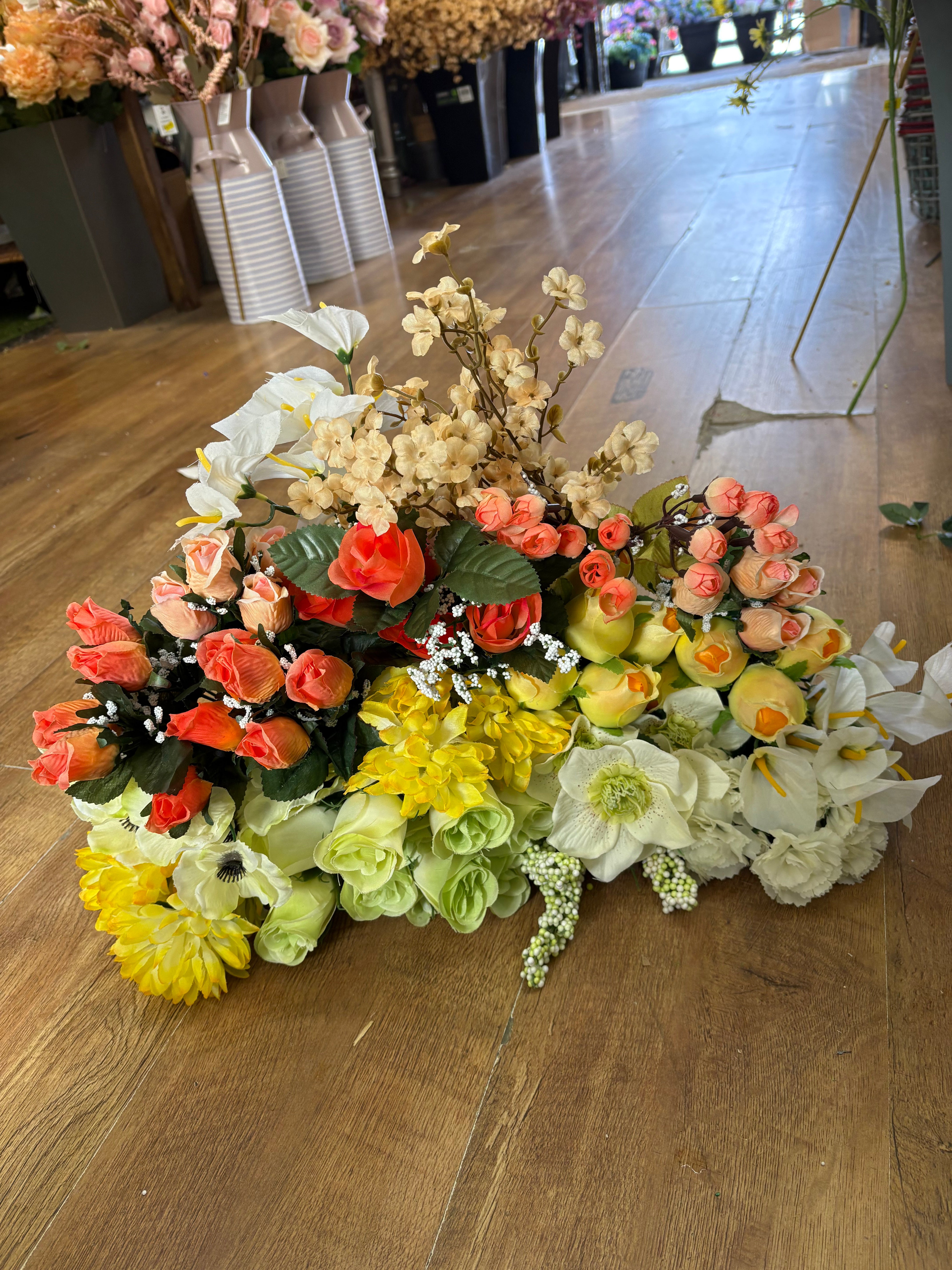 Box 9 - 20 bunches of flowers/foliage