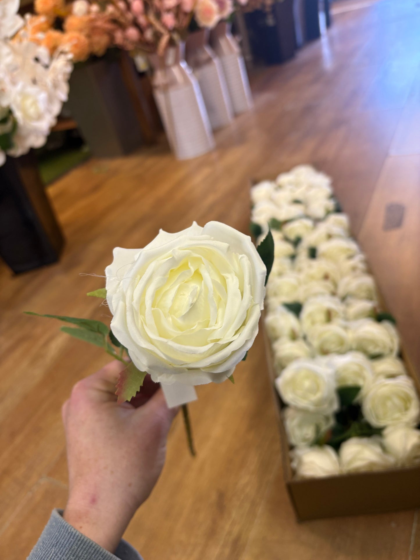 Box of 48 ivory globe roses (approx 8/9cm head)