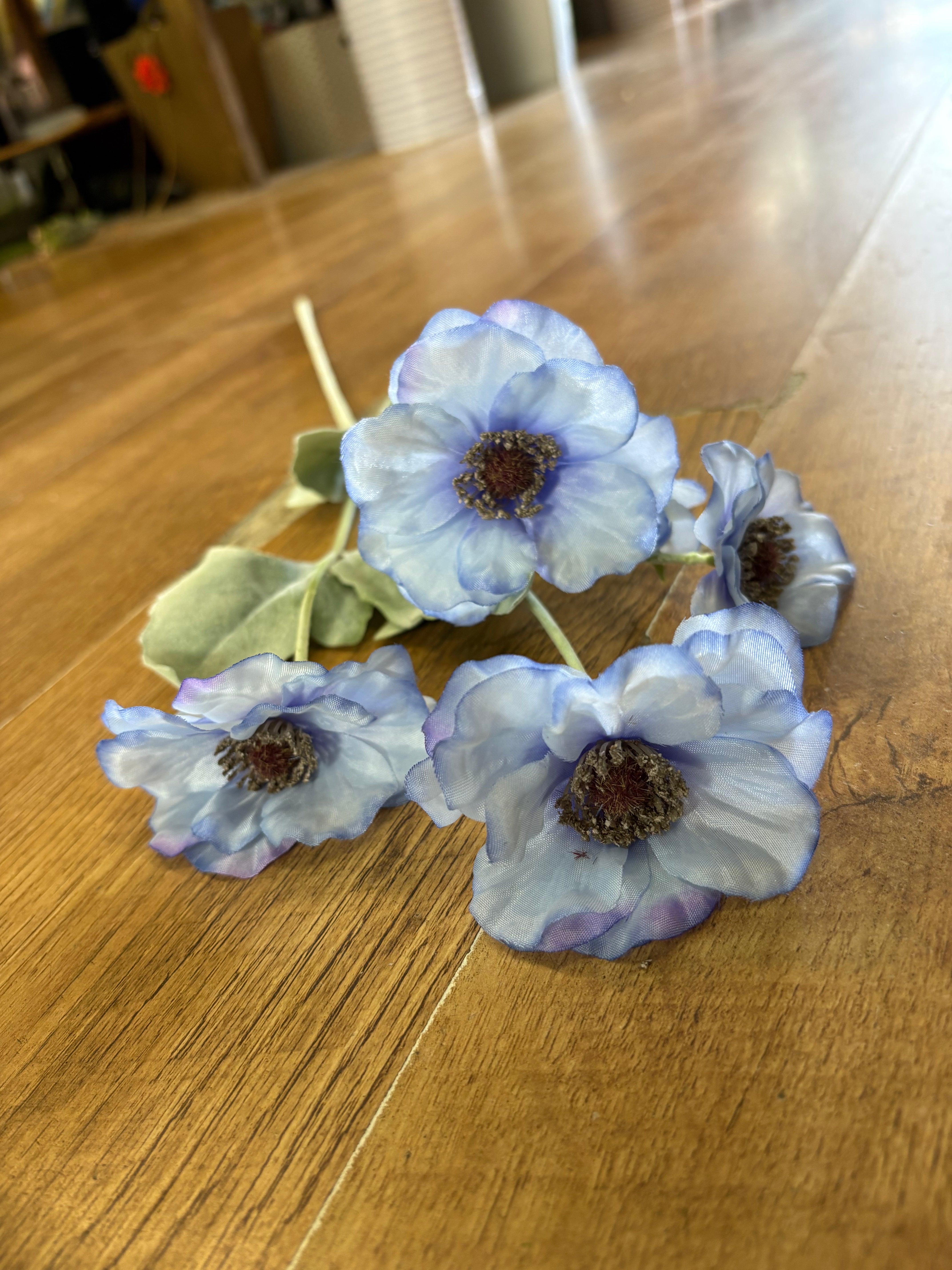 Long stem Blue Alessandra spray