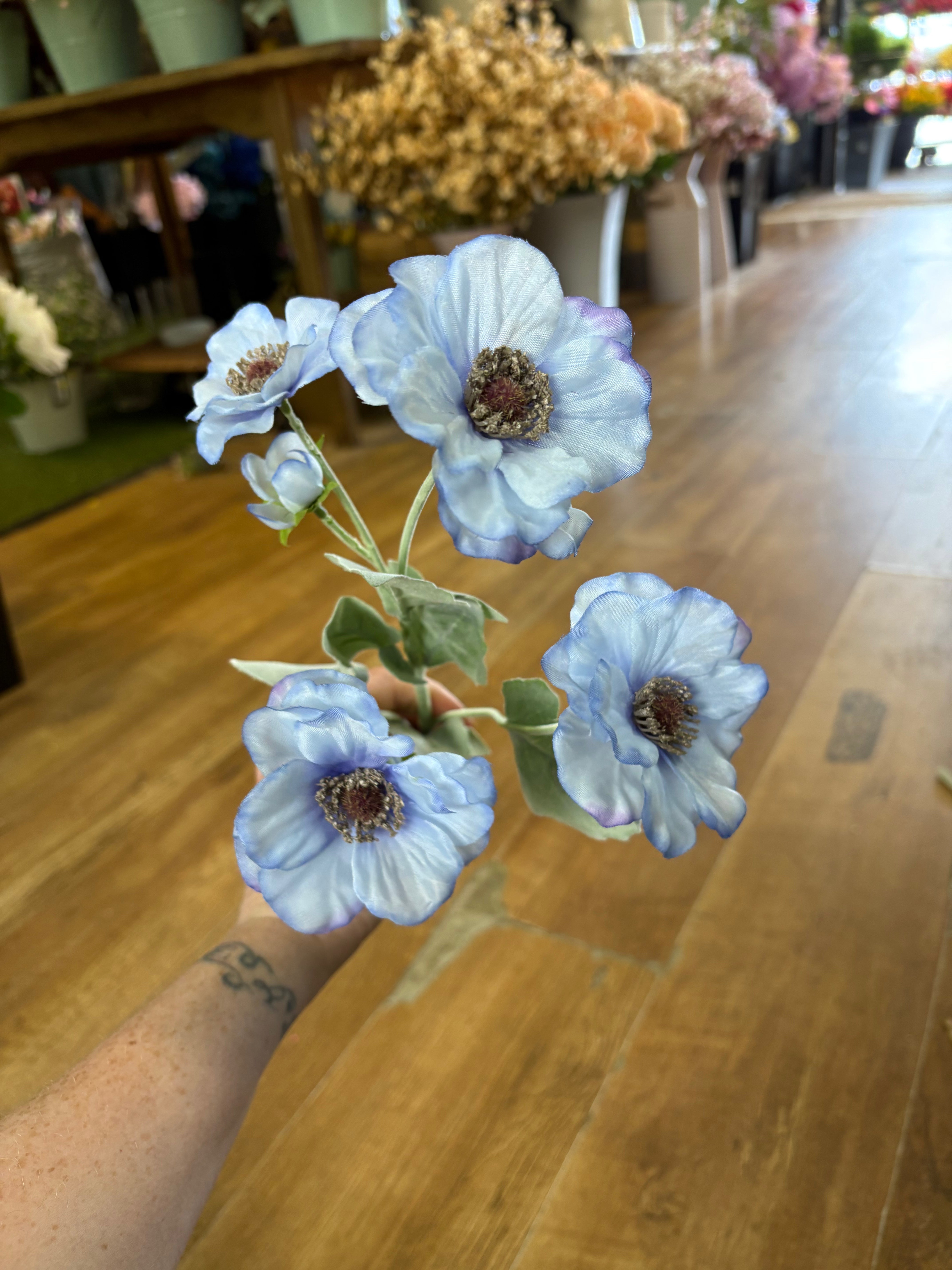 Long stem Blue Alessandra spray