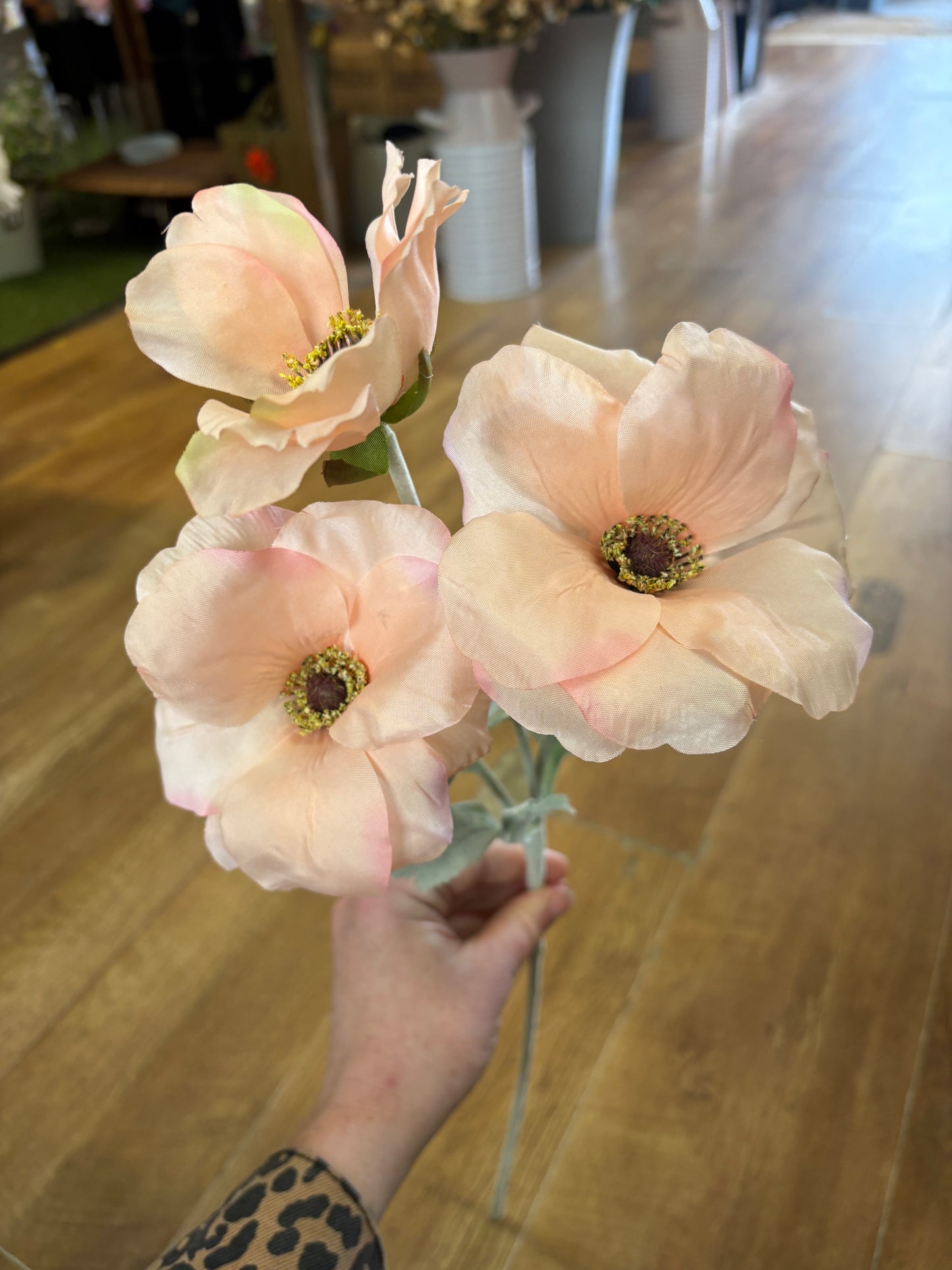 Long stem peach trumpet valentina spray