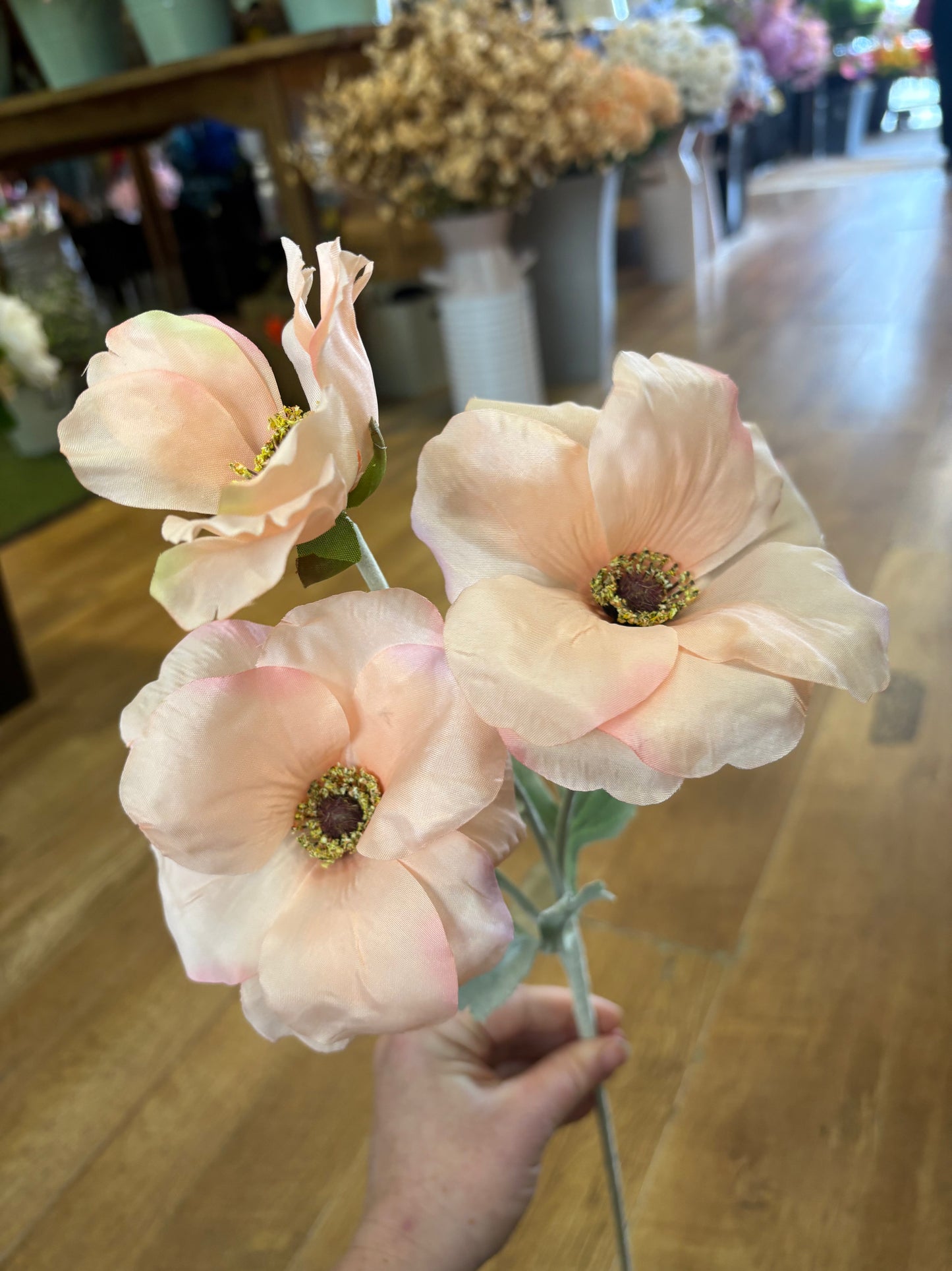 Long stem peach trumpet valentina spray