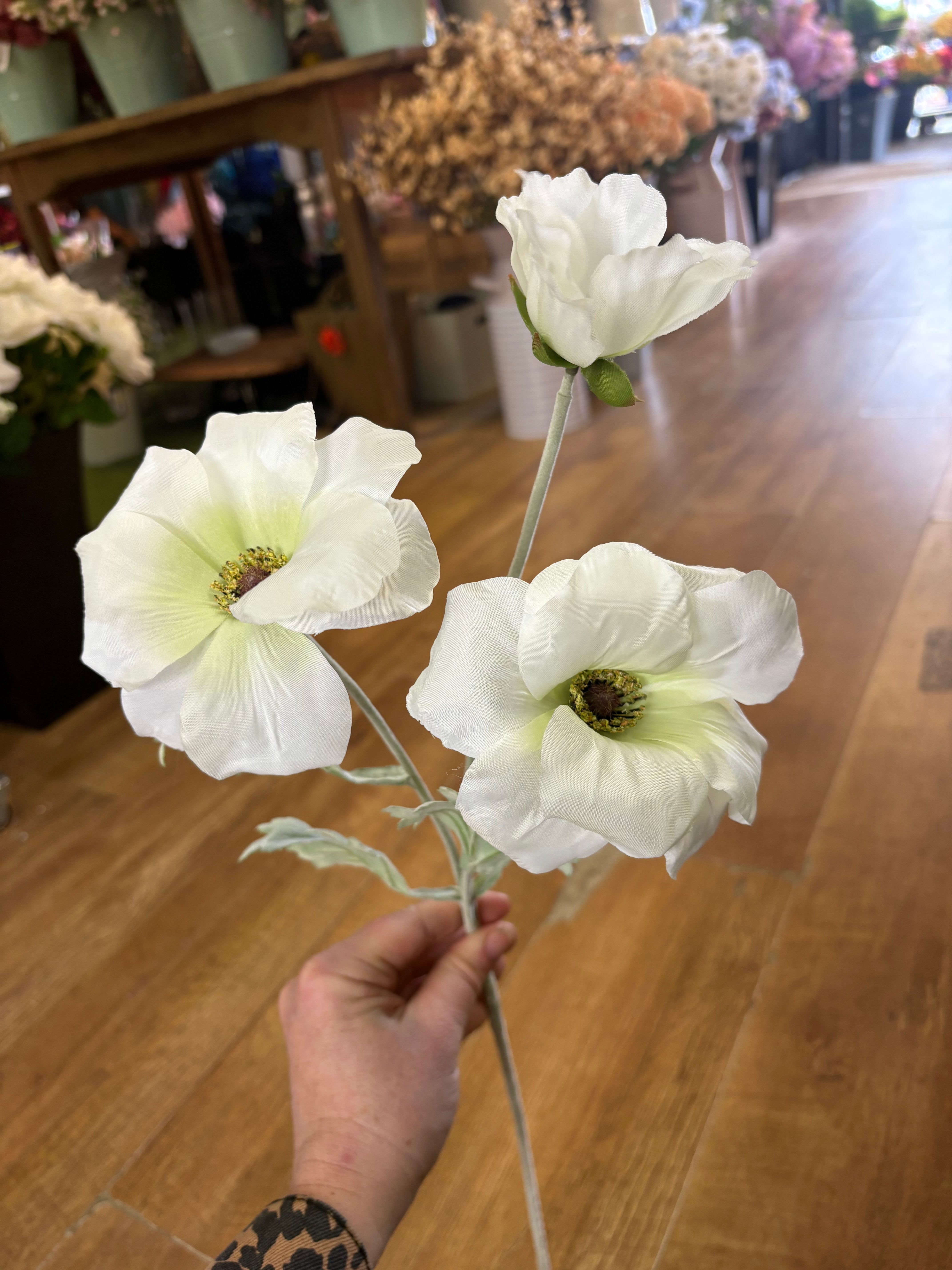 Long stem Ivory trumpet valentina spray