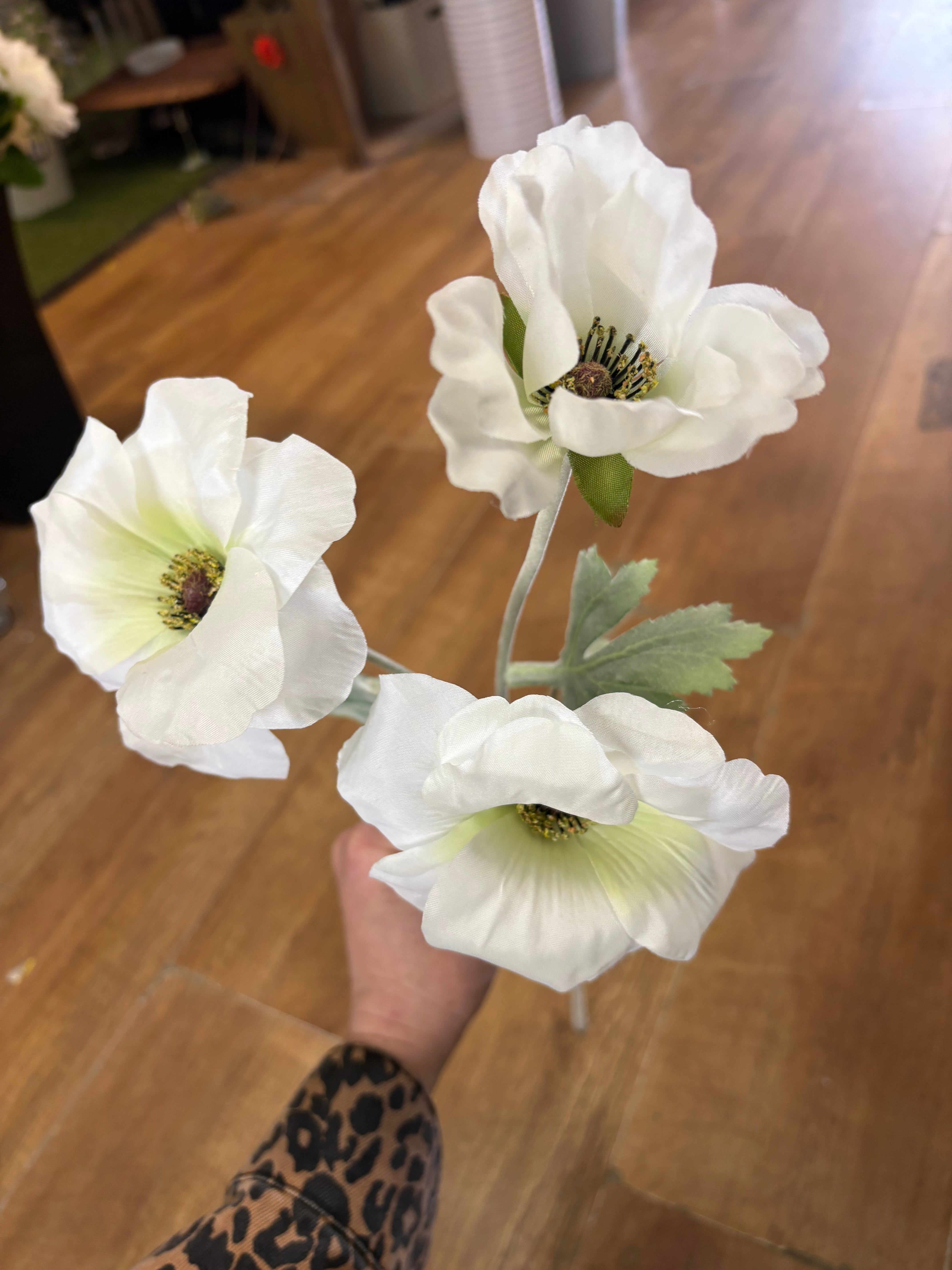 Long stem Ivory trumpet valentina spray