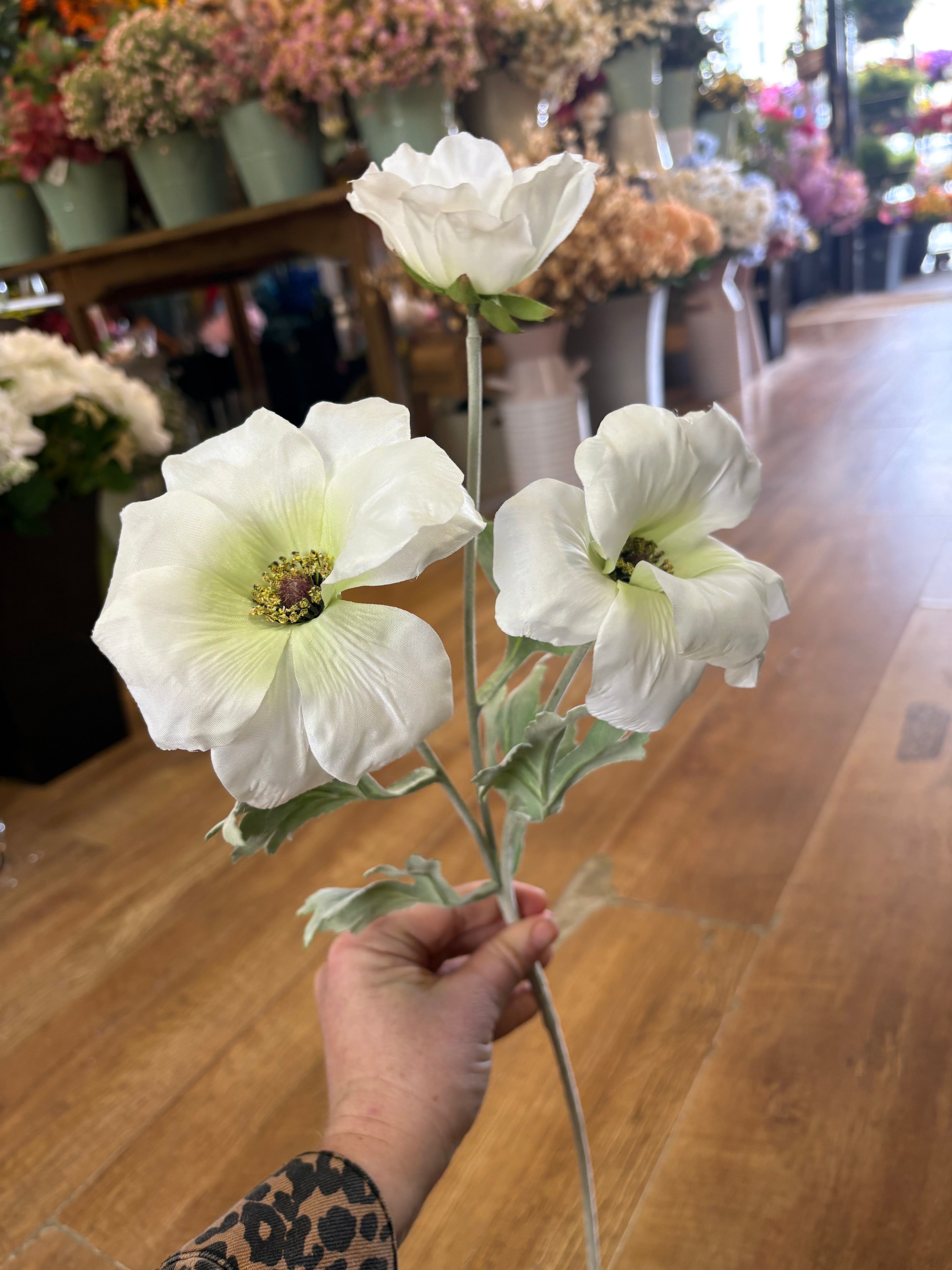 Long stem Ivory trumpet valentina spray