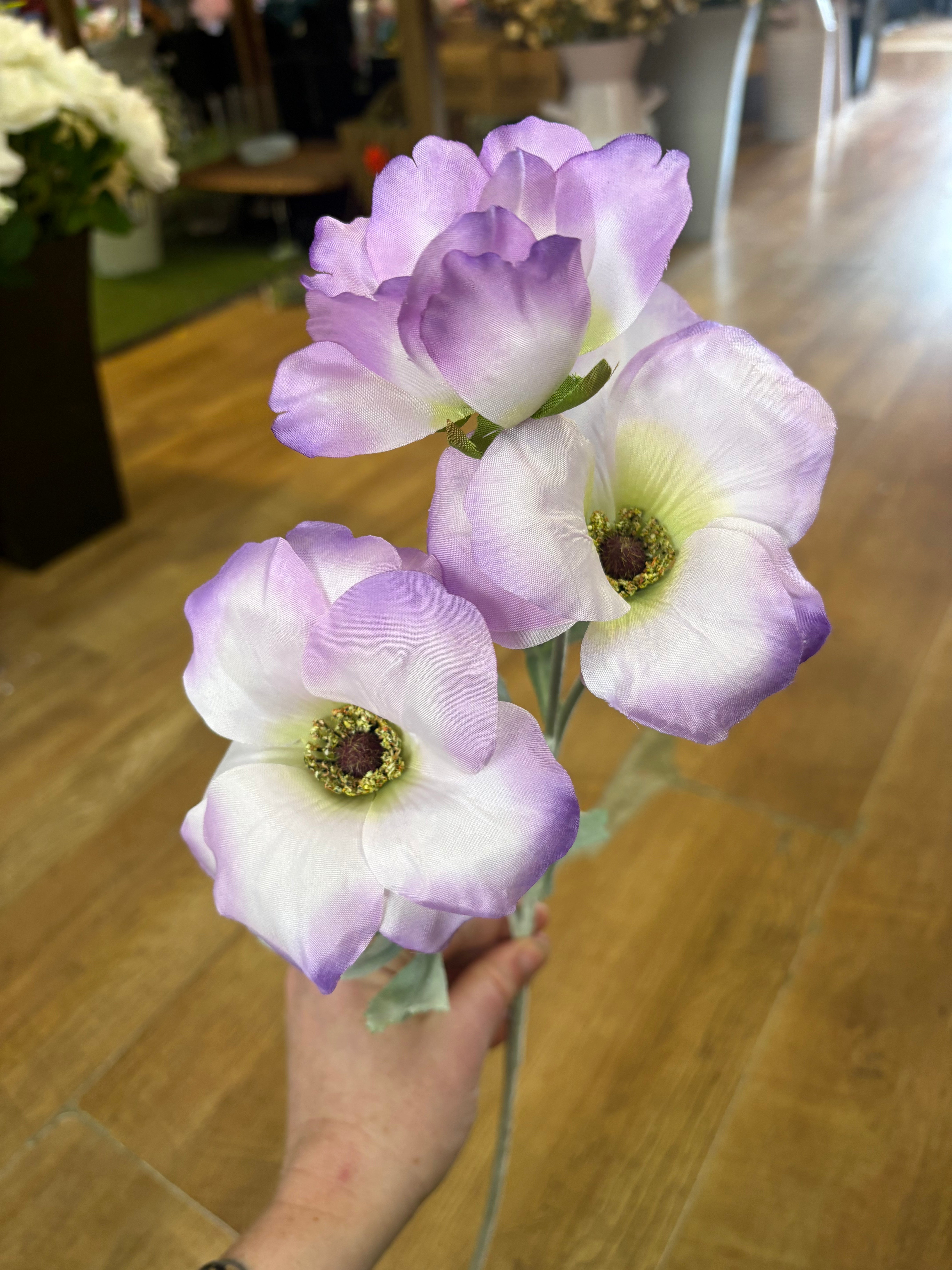 Long stem lilac trumpet Valentina spray