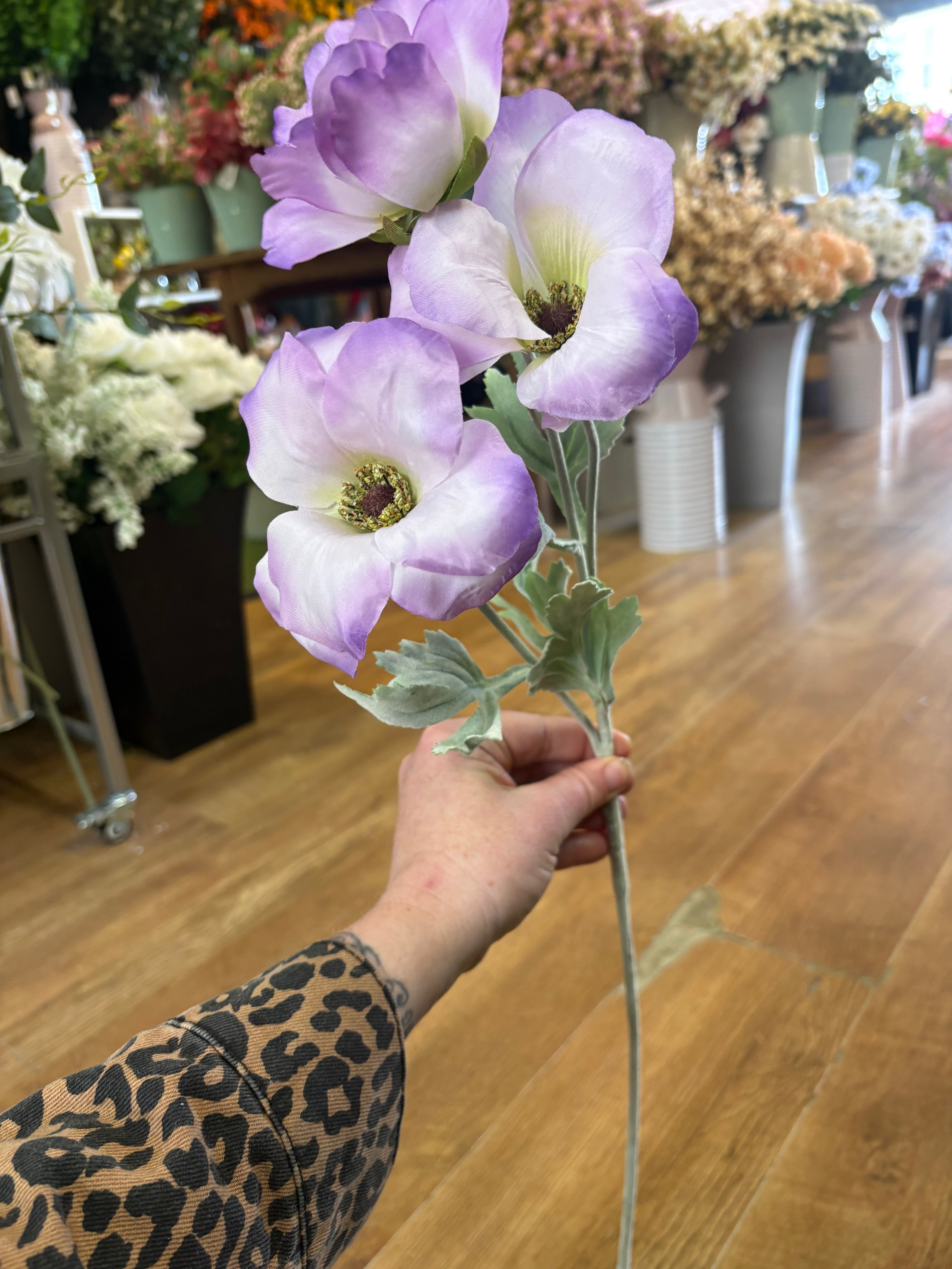 Long stem lilac trumpet Valentina spray