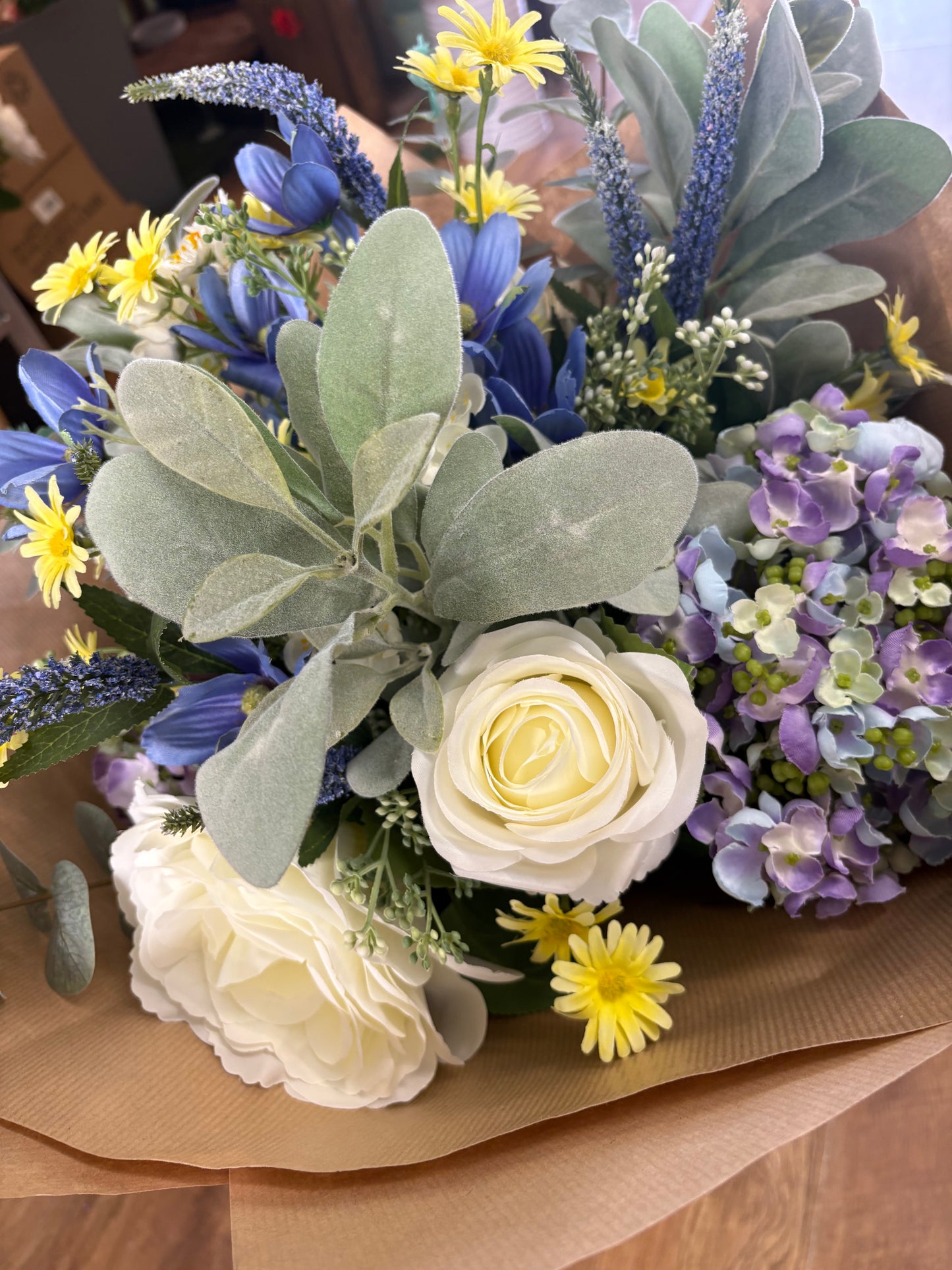Large luxury bouquet - blue/cream/yellow