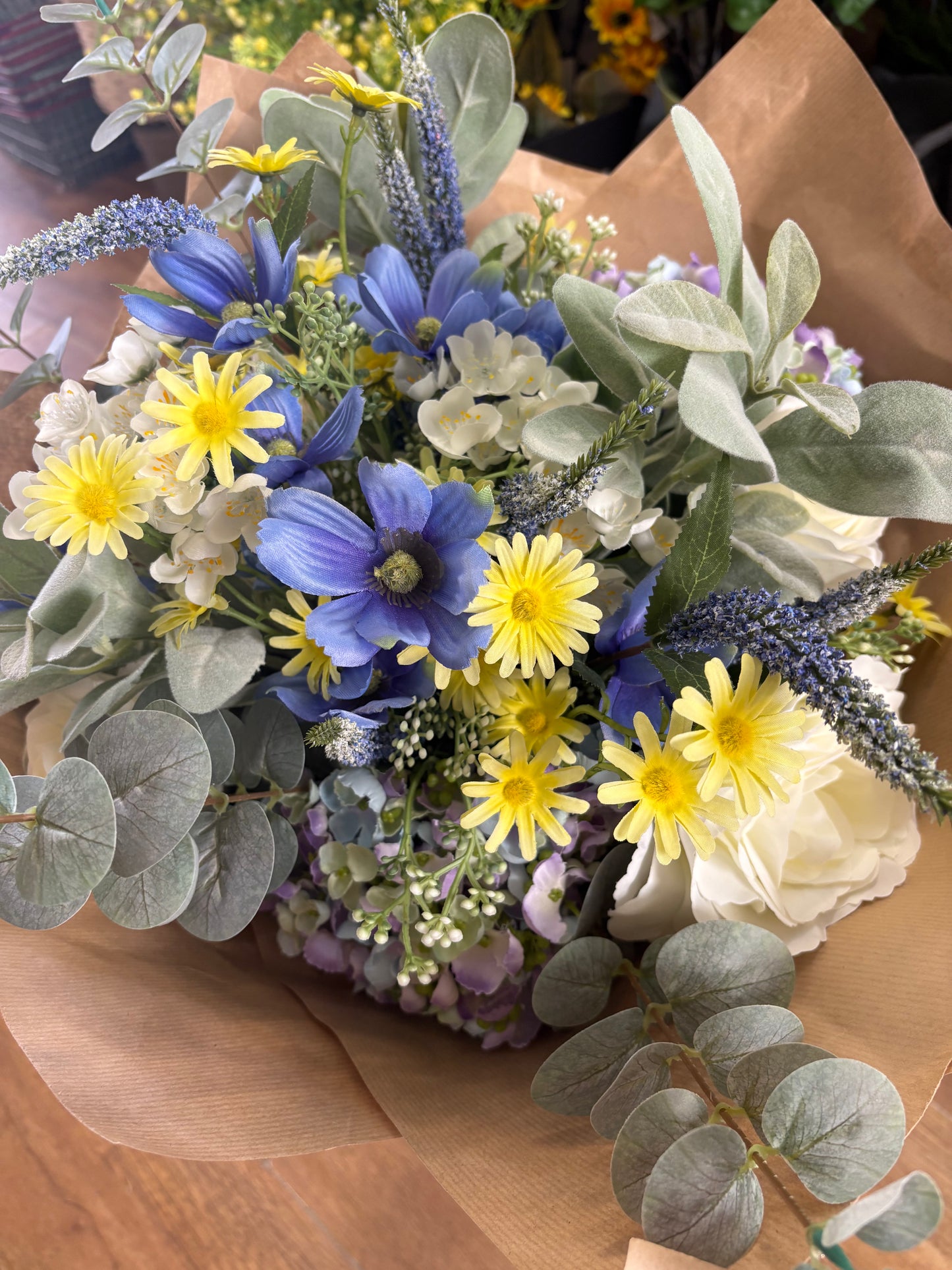 Large luxury bouquet - blue/cream/yellow