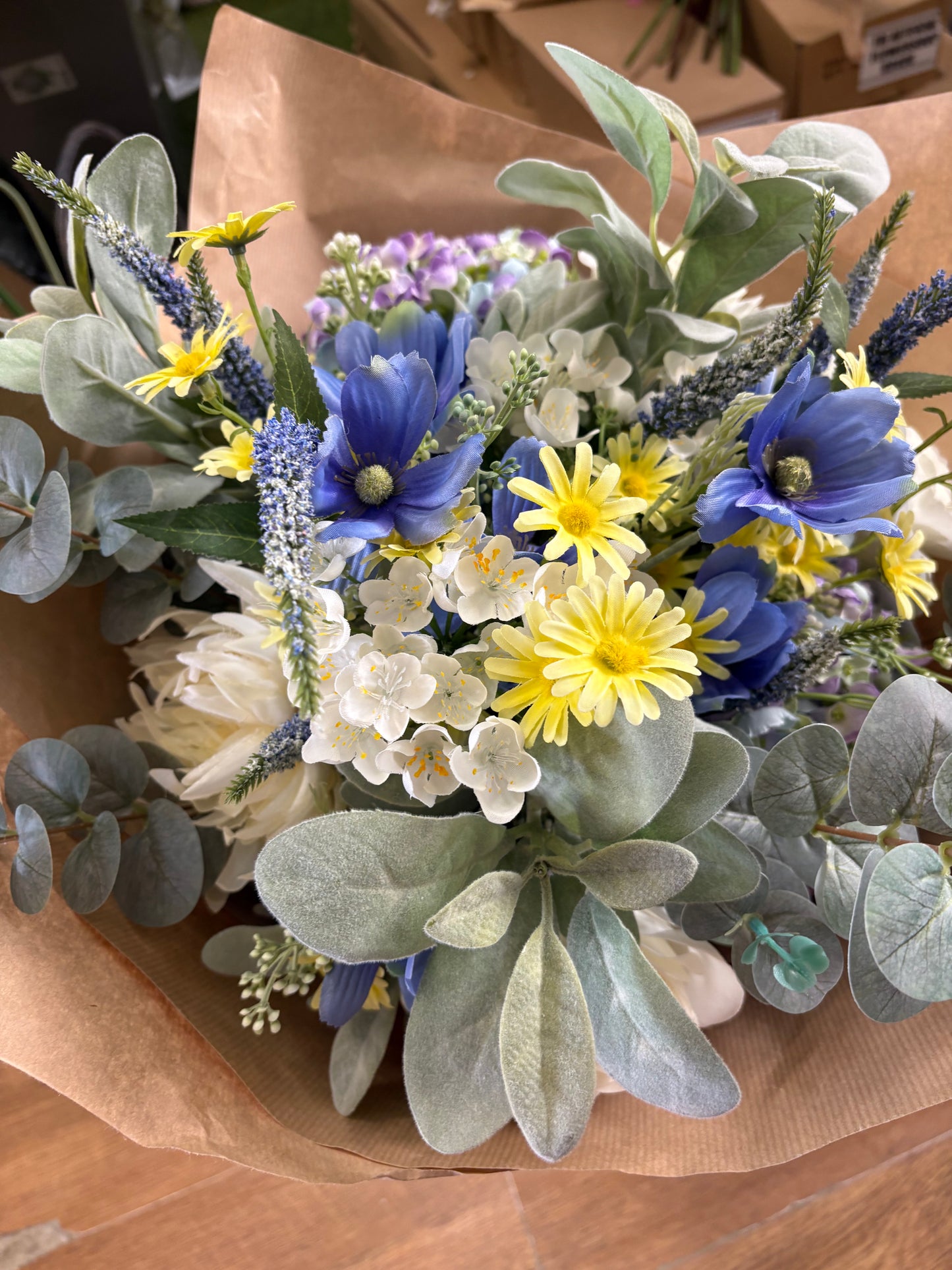 Large luxury bouquet - blue/cream/yellow
