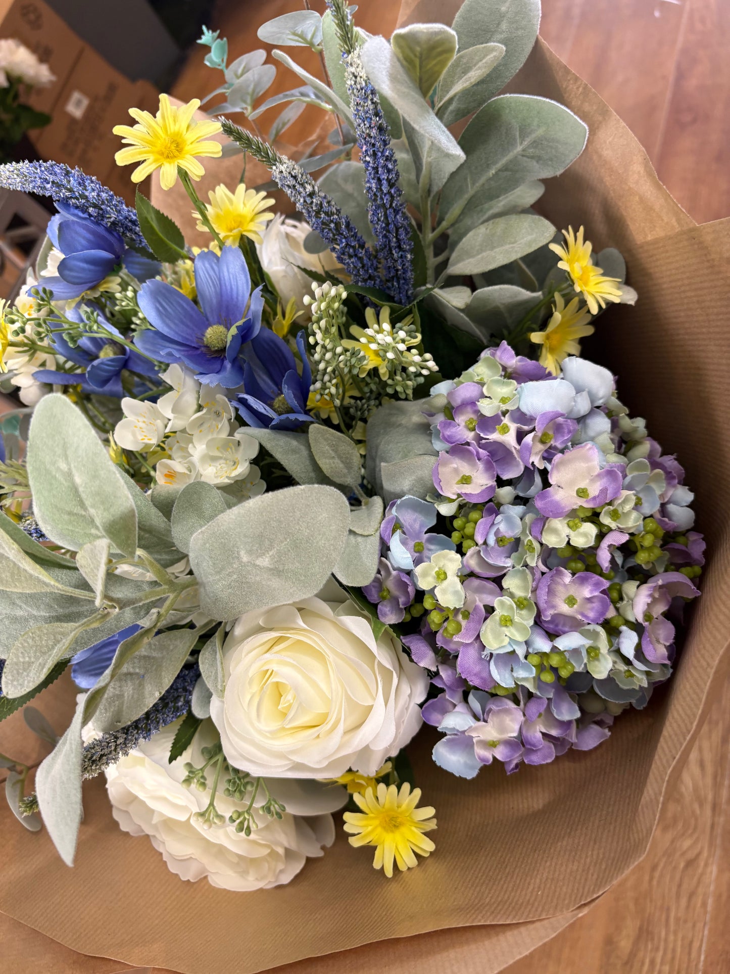 Large luxury bouquet - blue/cream/yellow