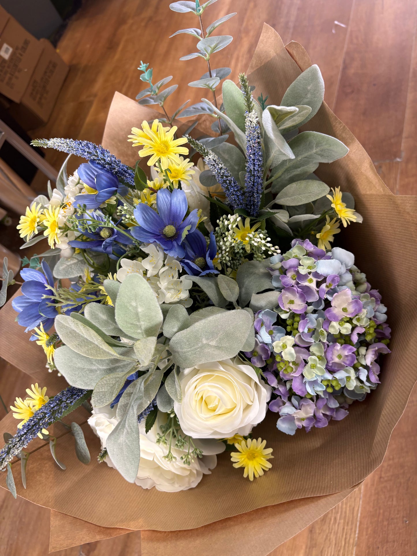 Large luxury bouquet - blue/cream/yellow