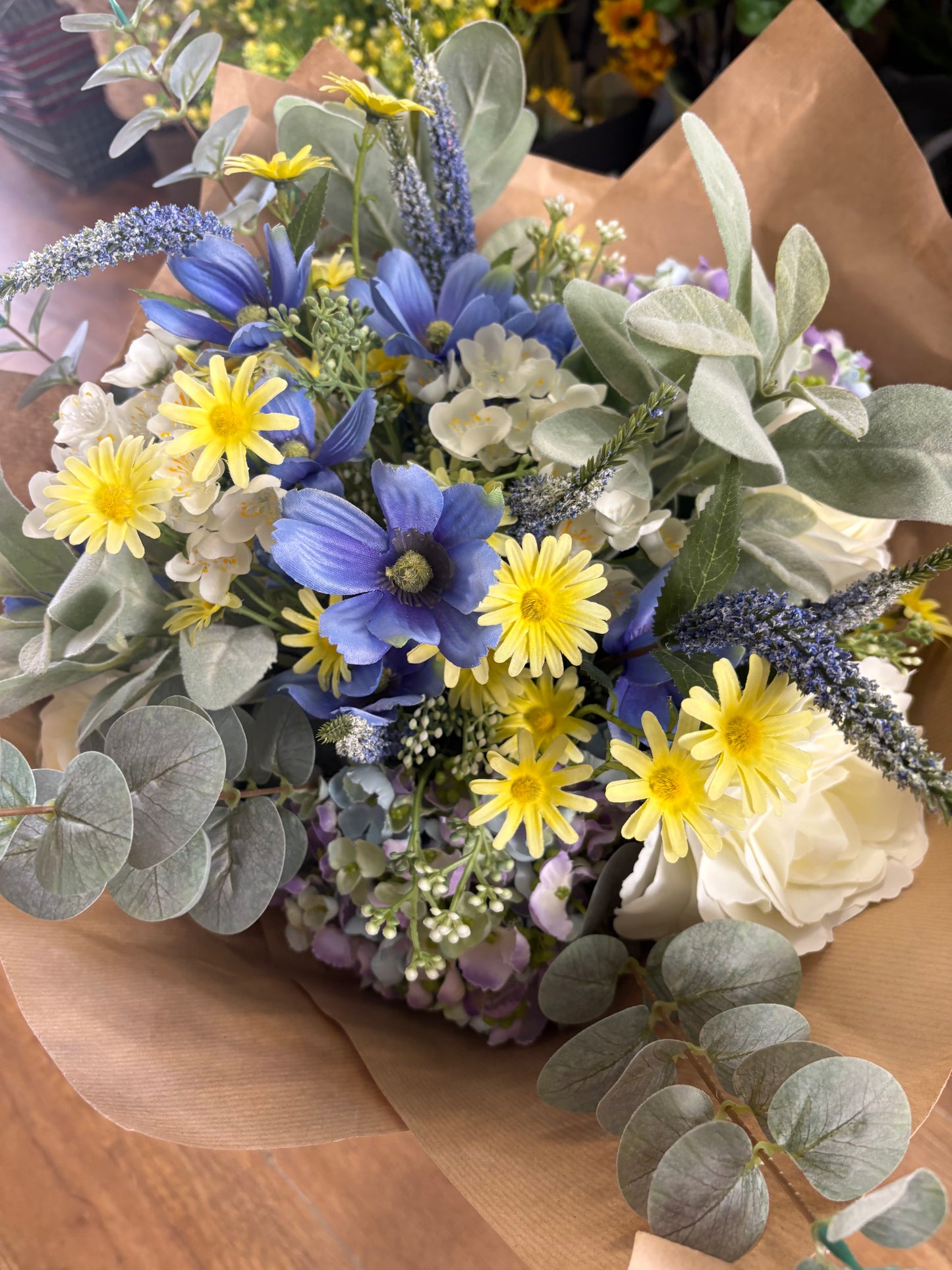 Large luxury bouquet - blue/cream/yellow