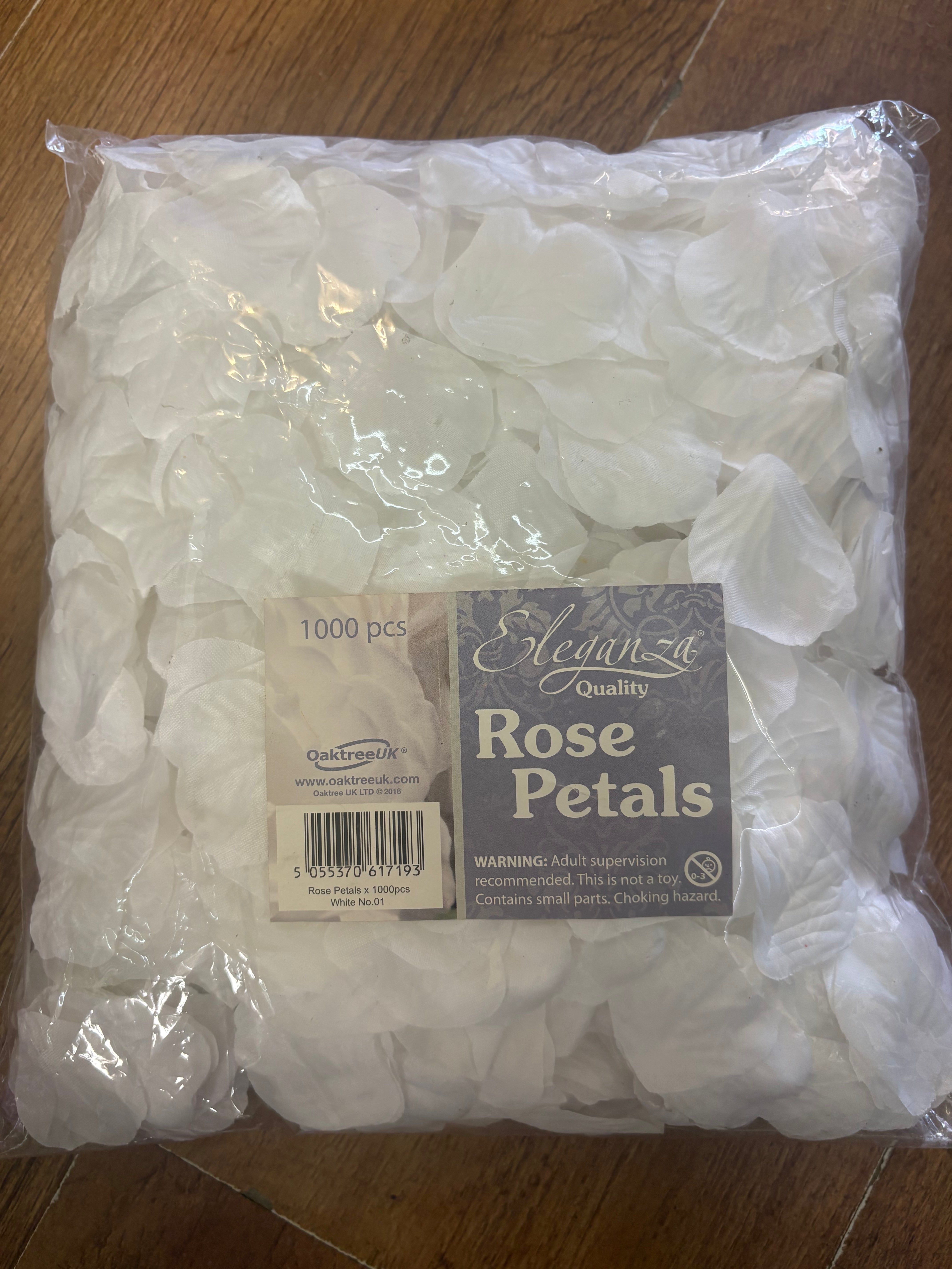 1000 pcs white rose petals