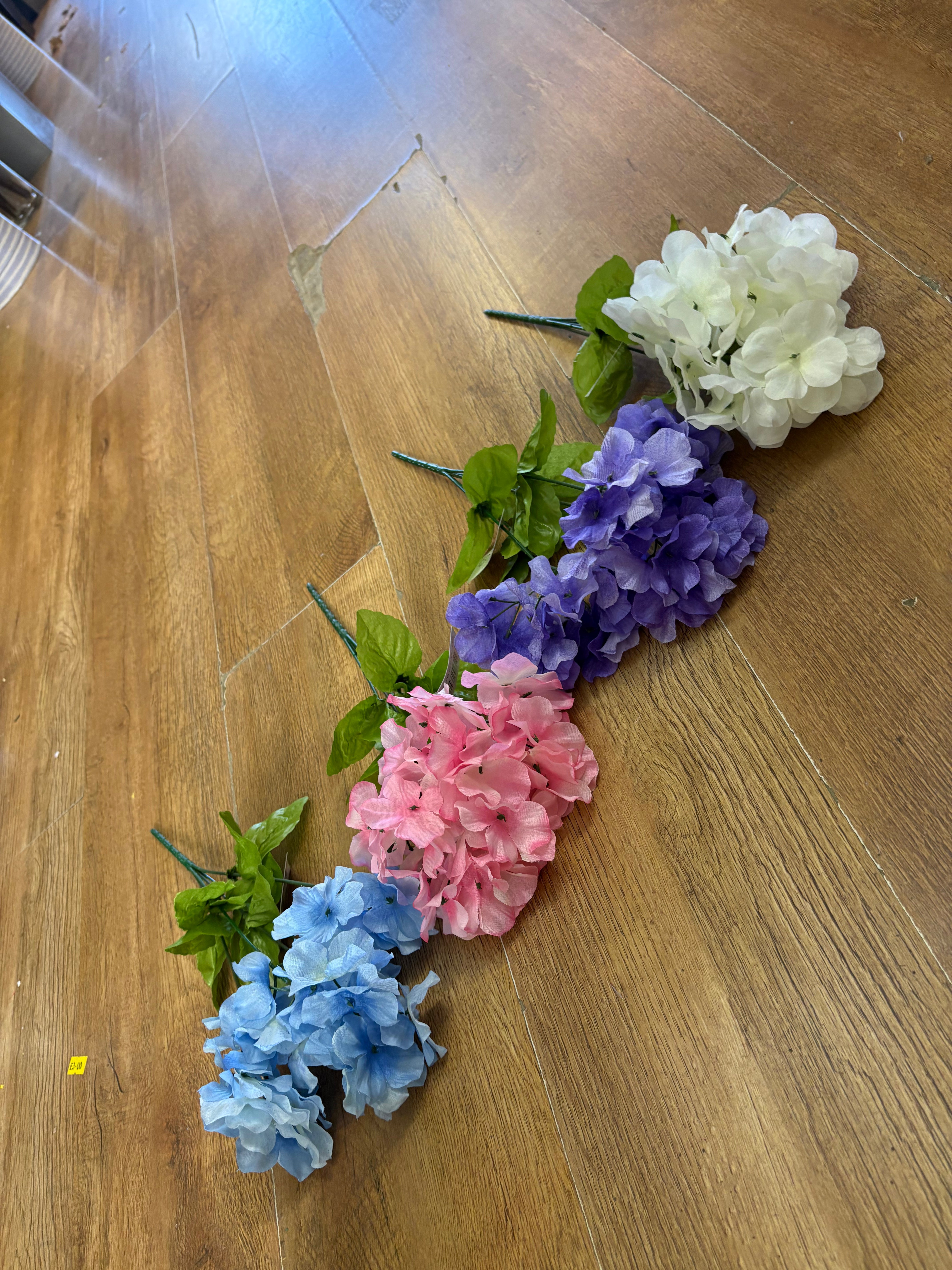 Hydrangea bunch - 4 colours available