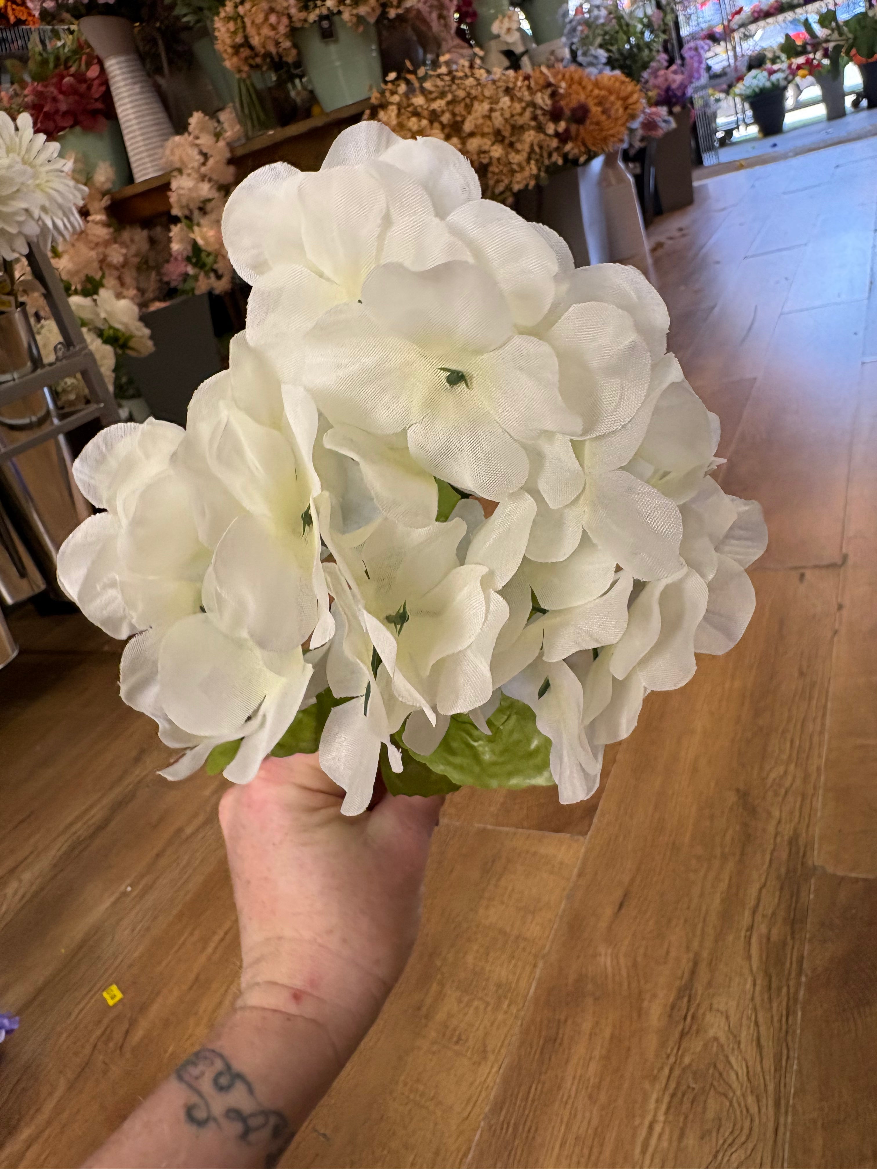 Hydrangea bunch - 4 colours available