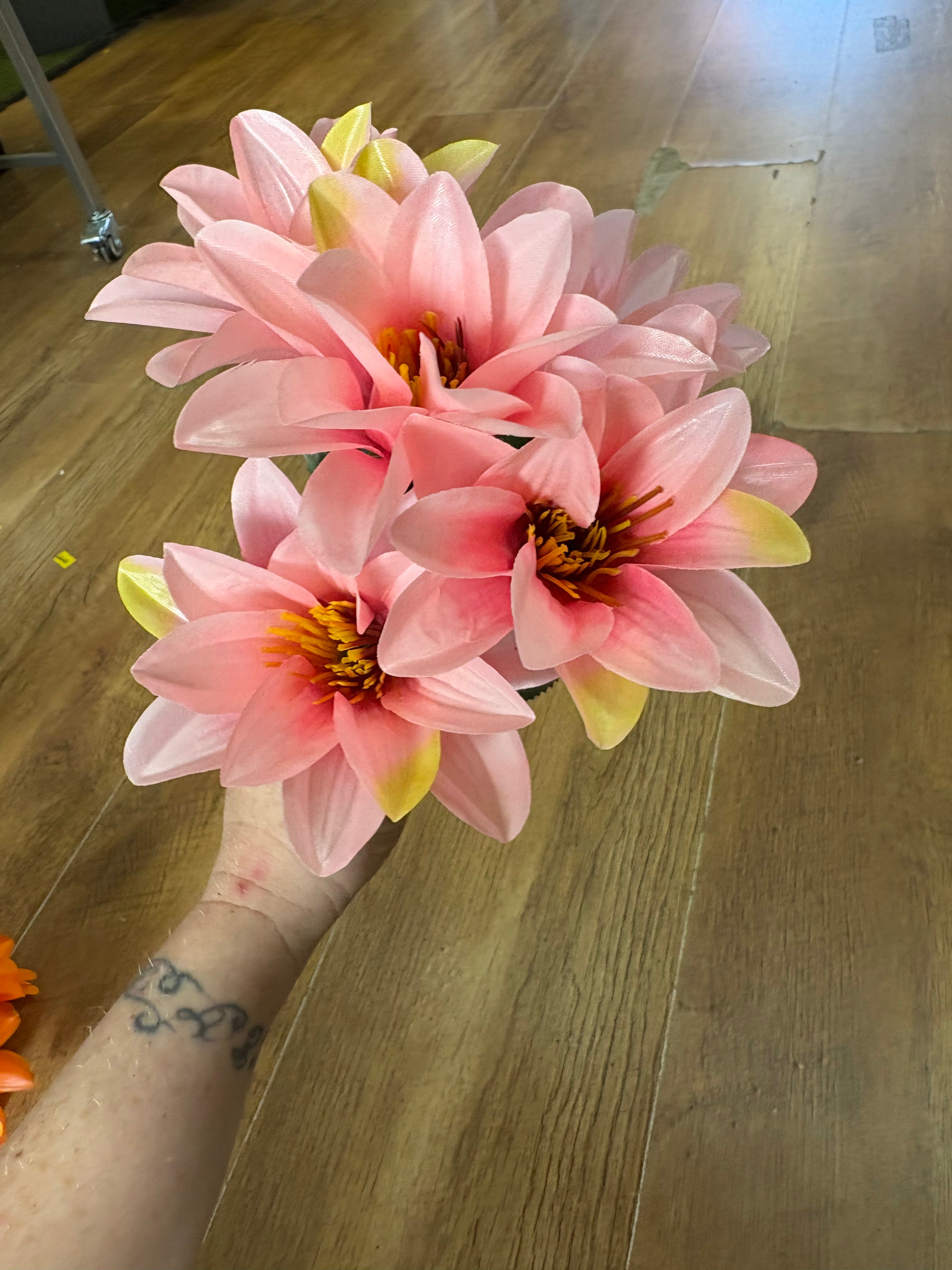 Wild dahlia bunch - 5 colours available