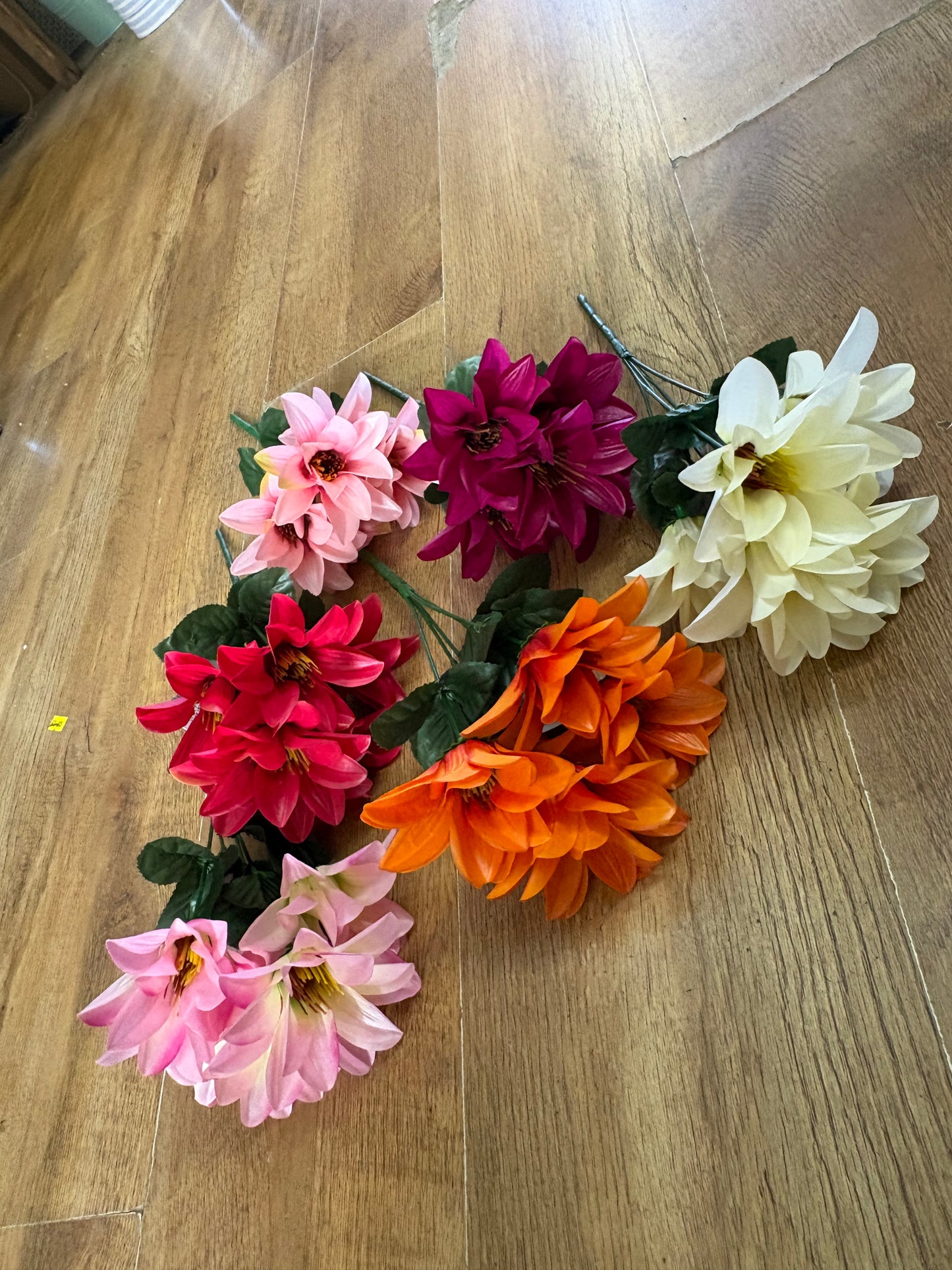 Wild dahlia bunch - 5 colours available