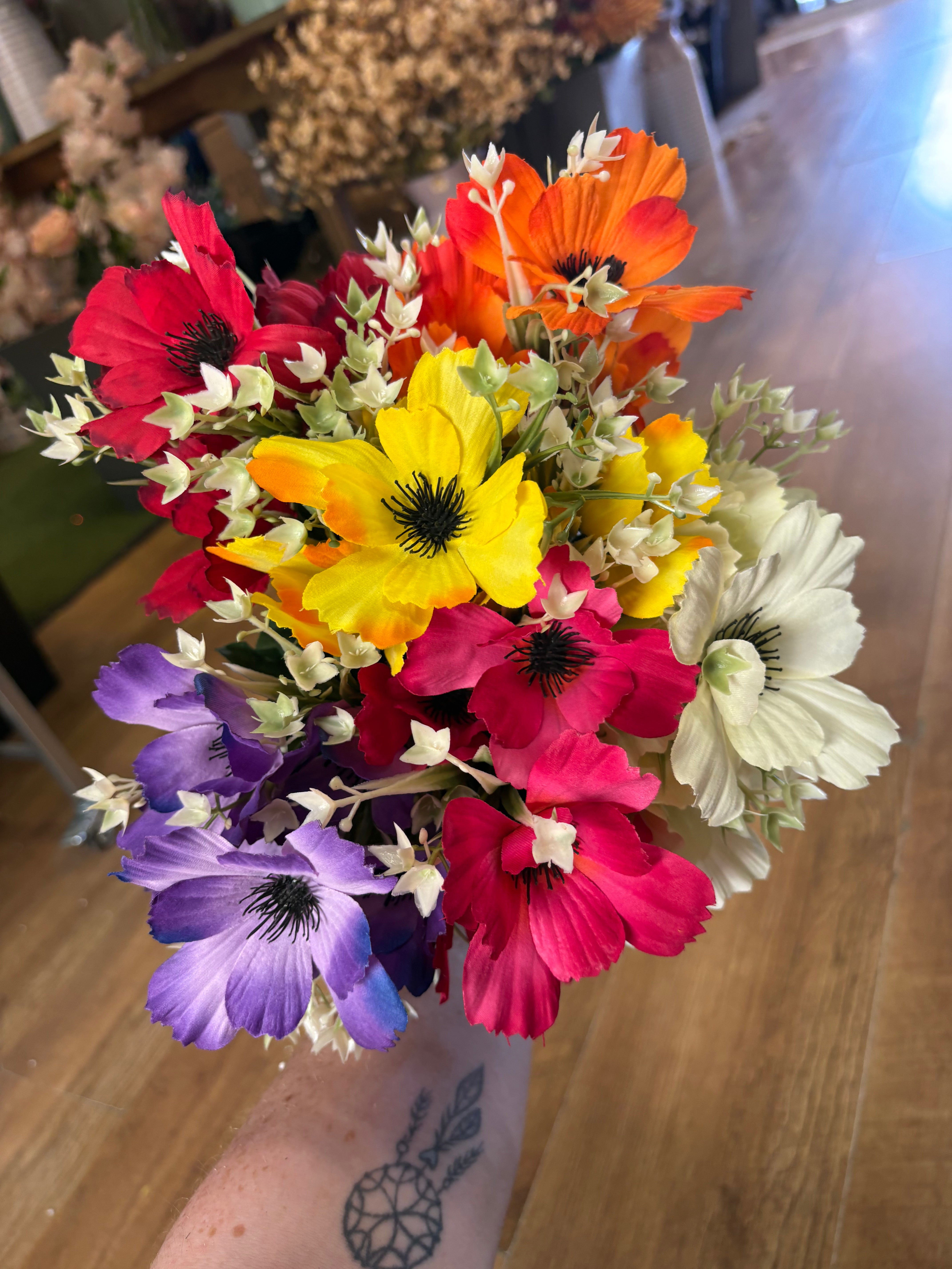Anemone with white filler bunch - 6 colours available