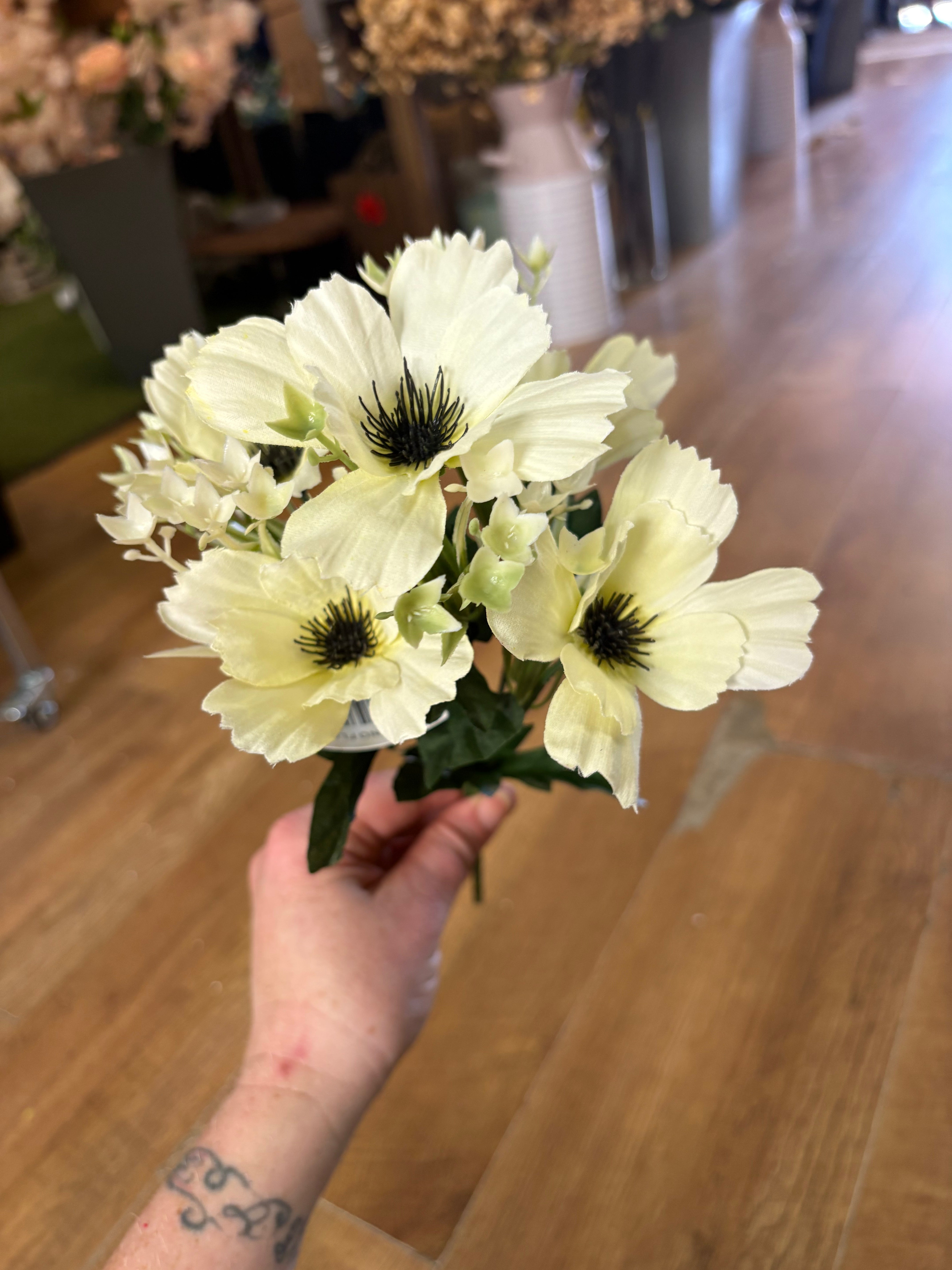 Anemone with white filler bunch - 6 colours available