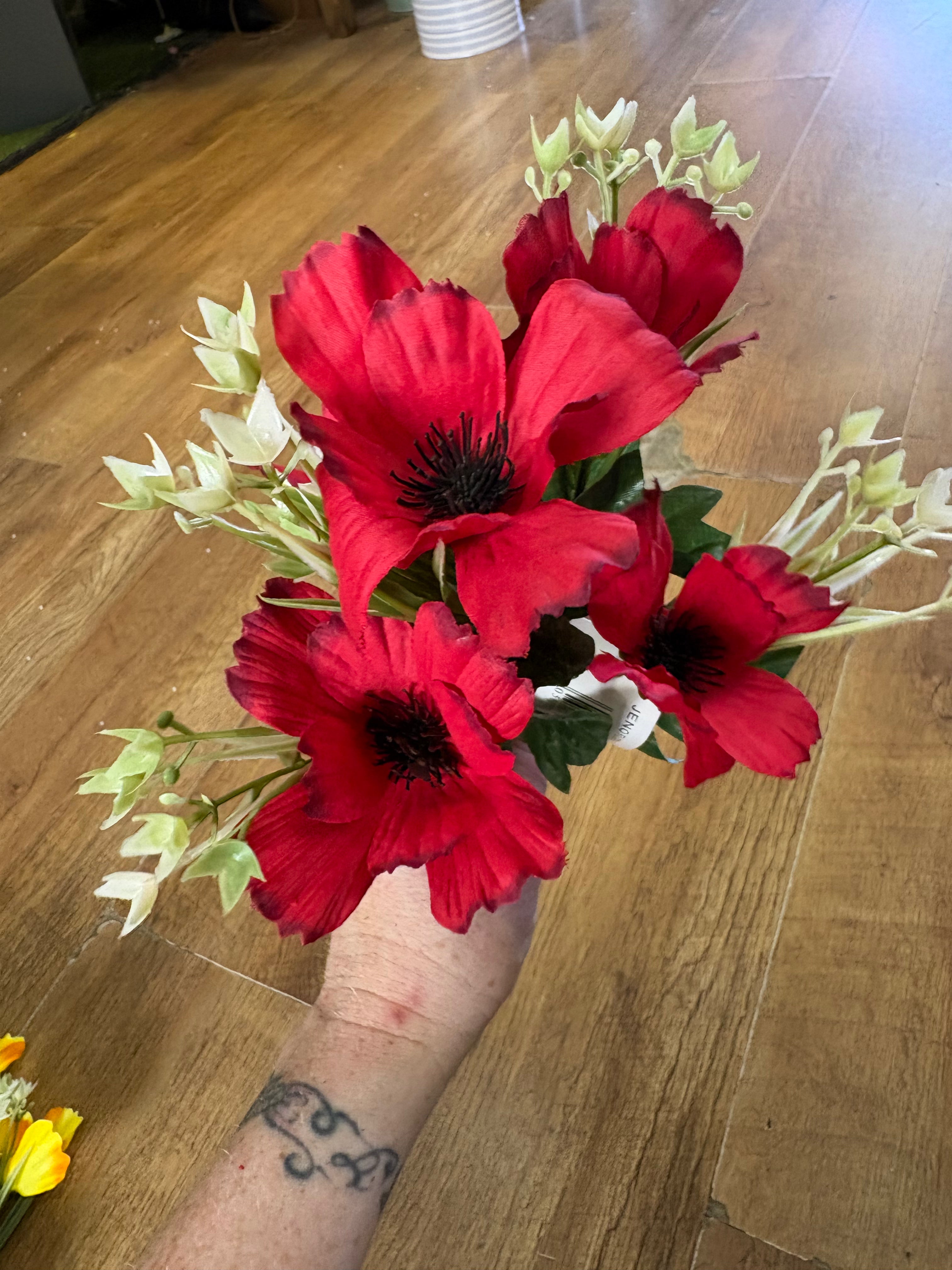Anemone with white filler bunch - 6 colours available