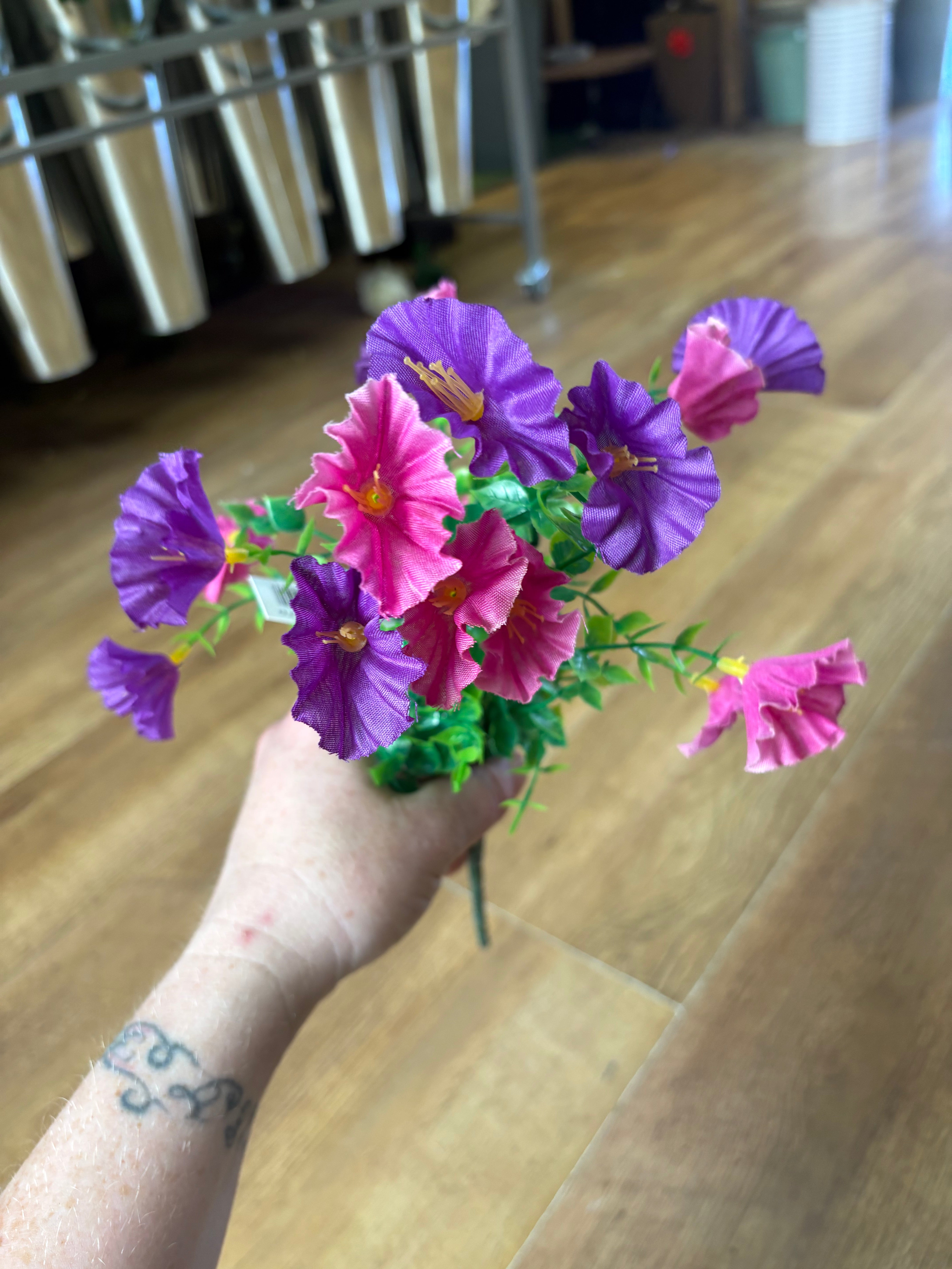 Petunia bunch - 6 colours available