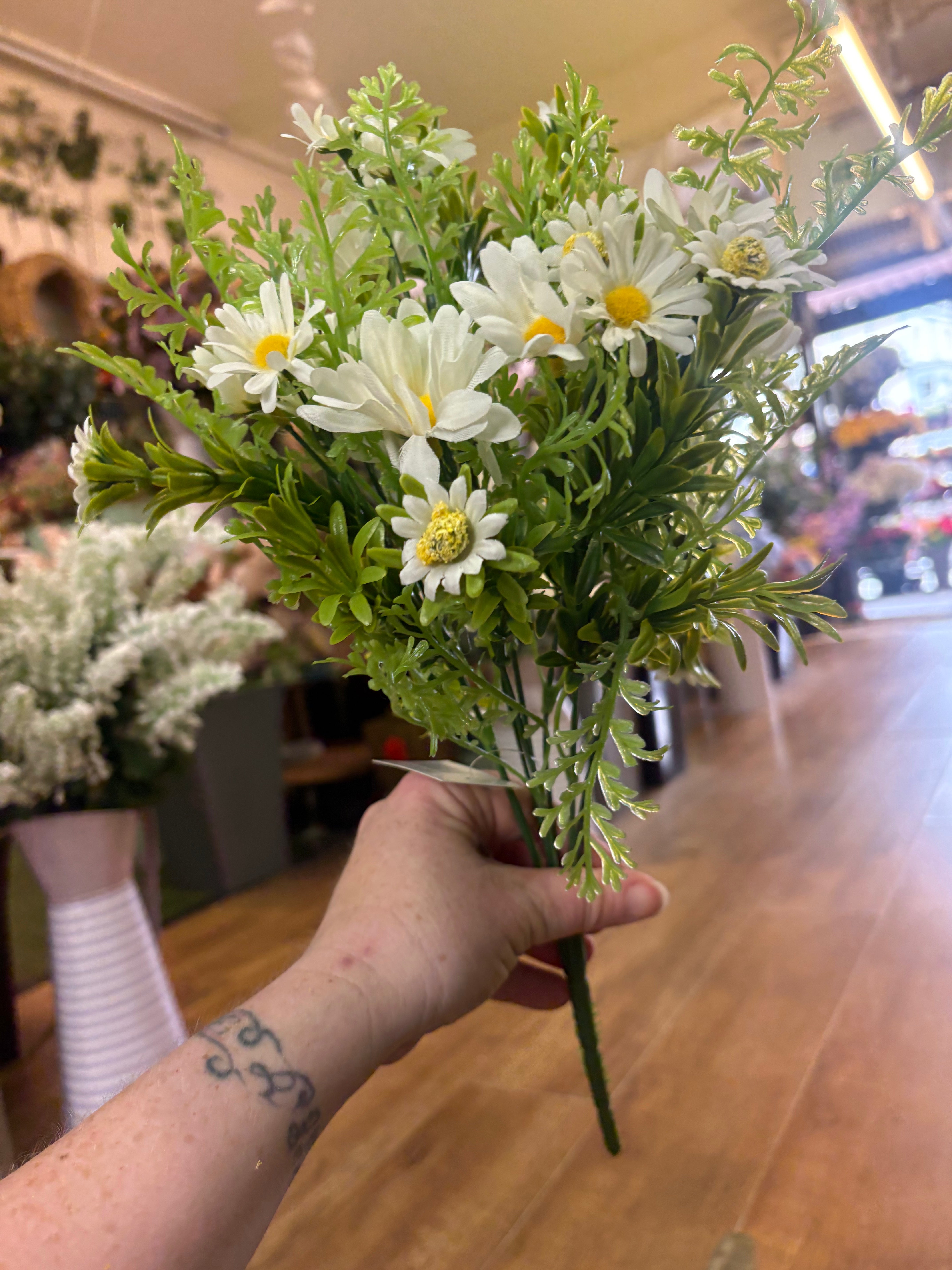 Large white daisy mix bunch