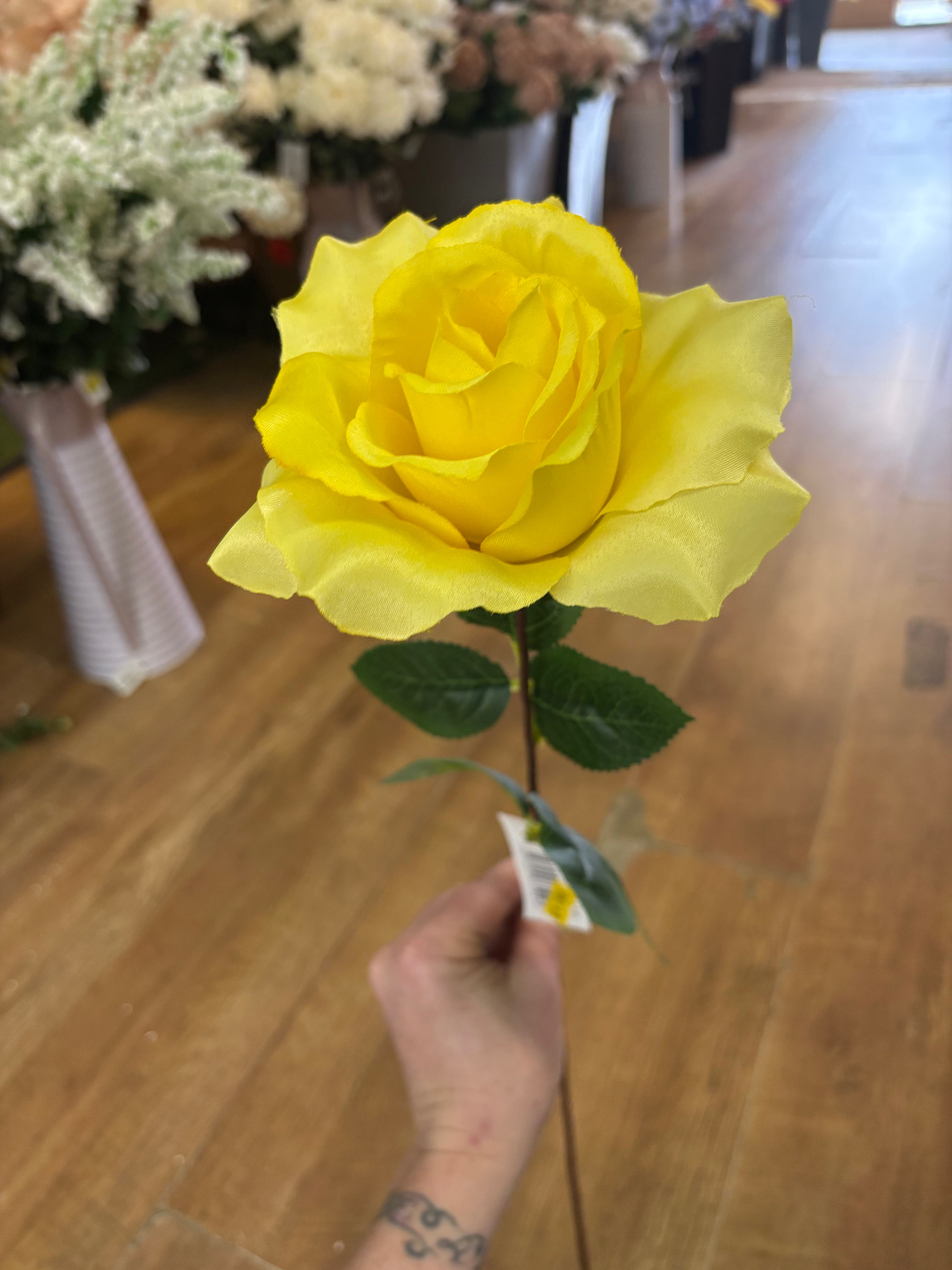 Long stem yellow rose - 2 styles at