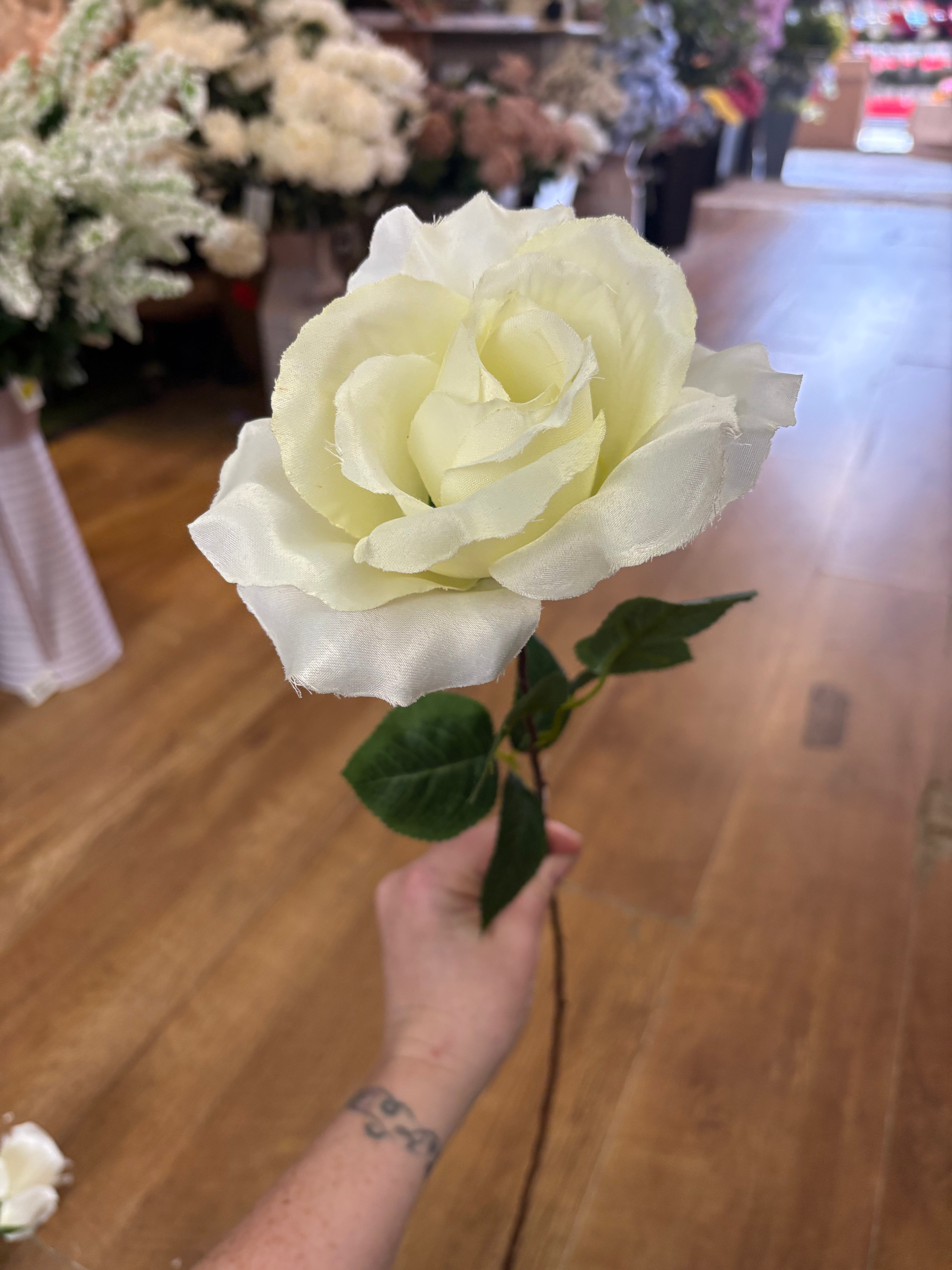 Long stem Ivory rose - 2 styles available