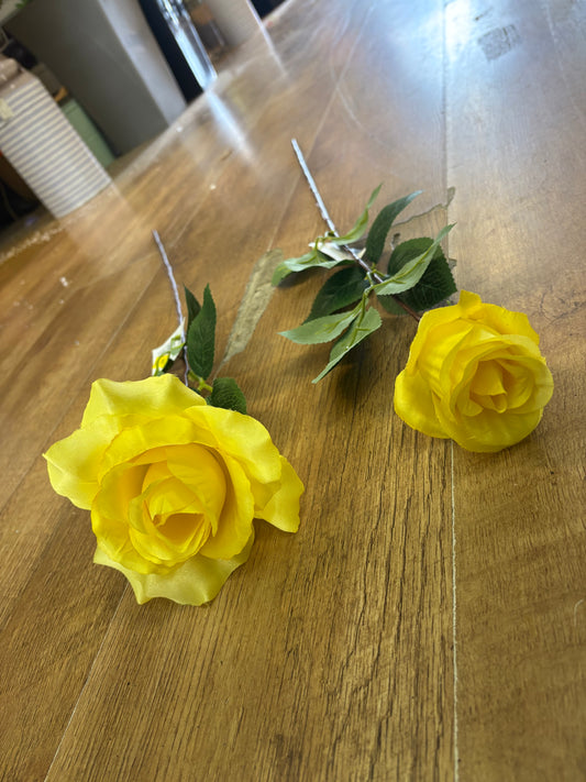 Long stem yellow rose - 2 styles at