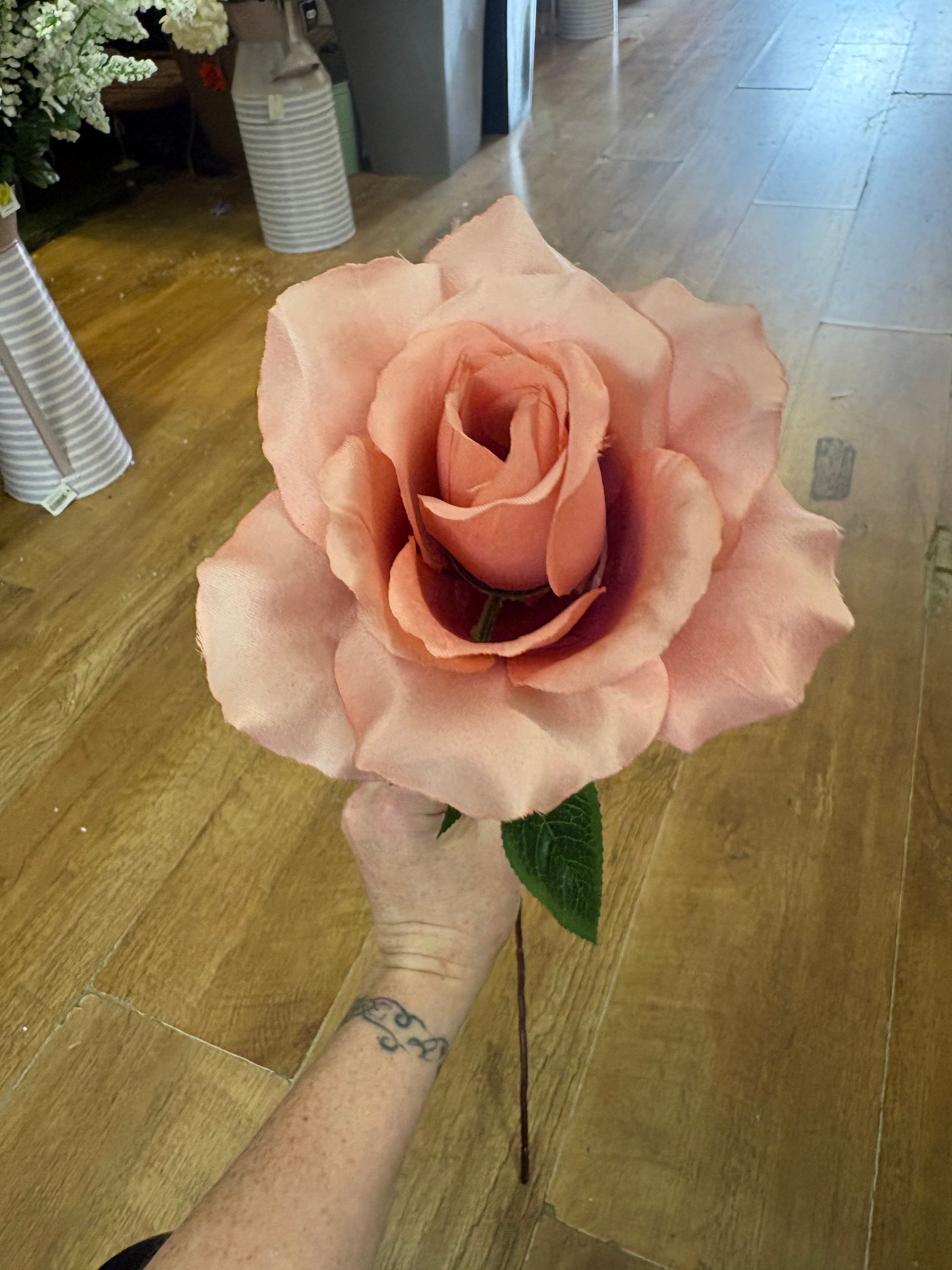 Long stem pink rose - 2 styles available
