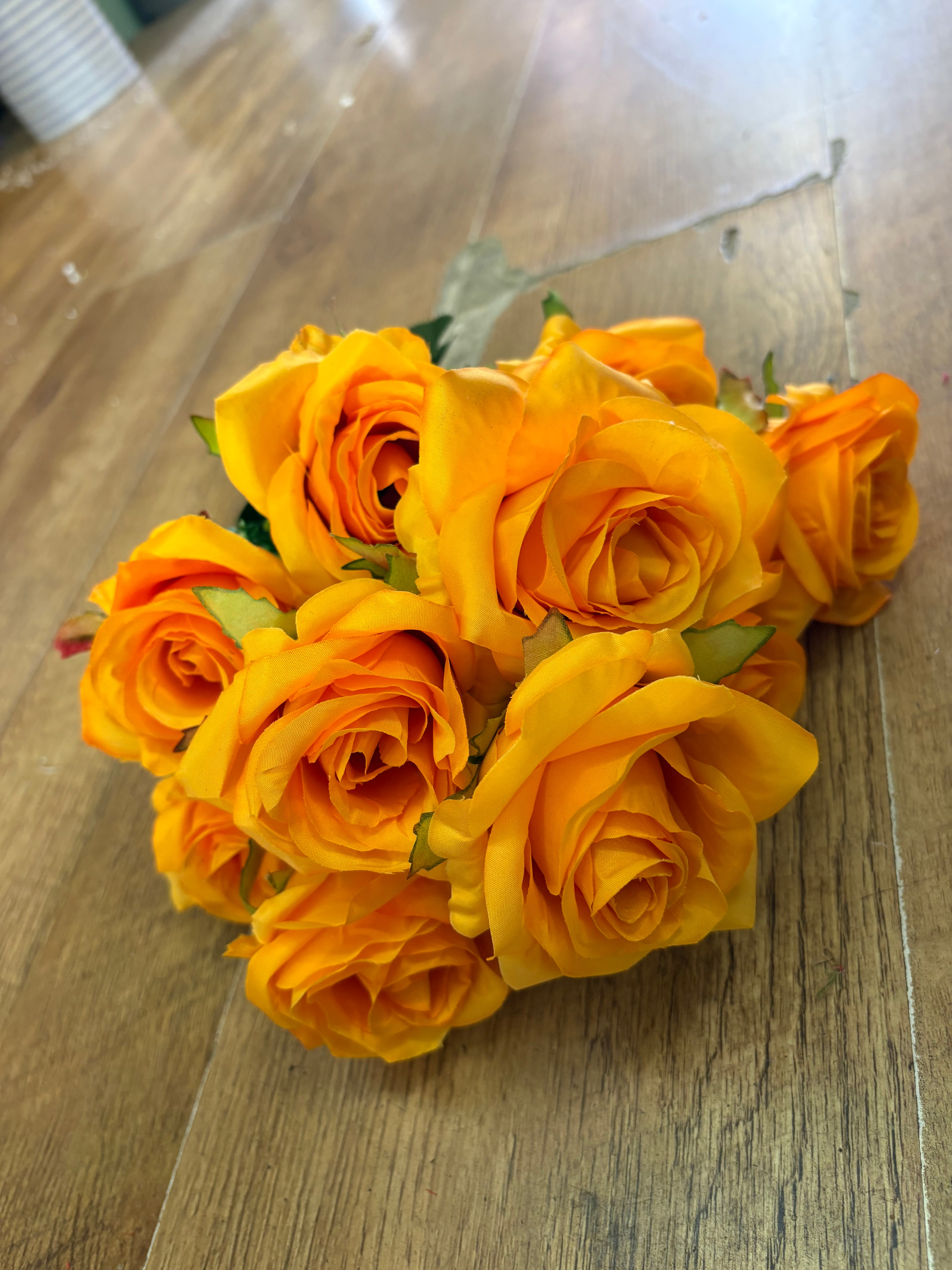 Pale orange 12 head rose bouquet